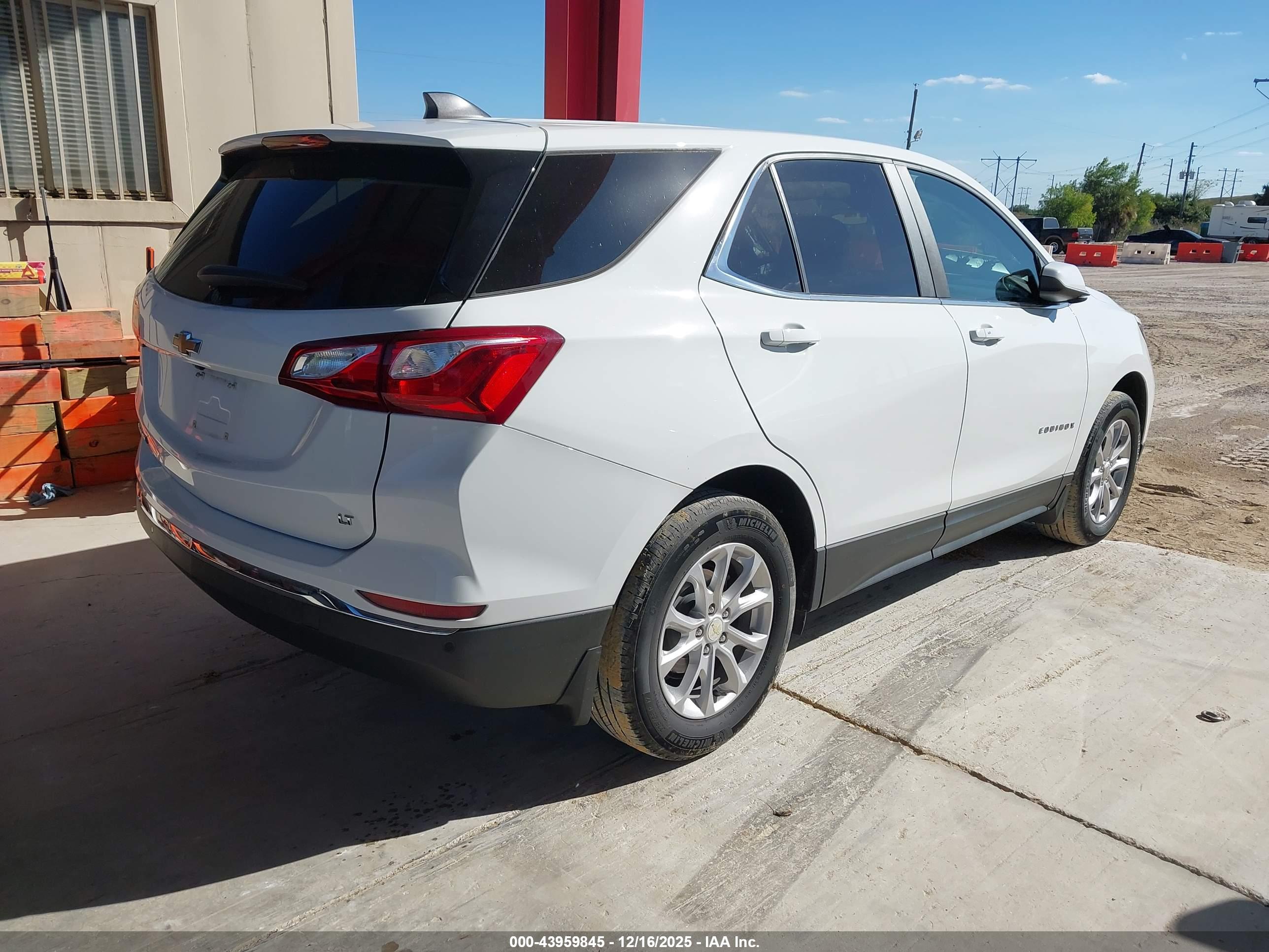 CHEVROLET EQUINOX image 4