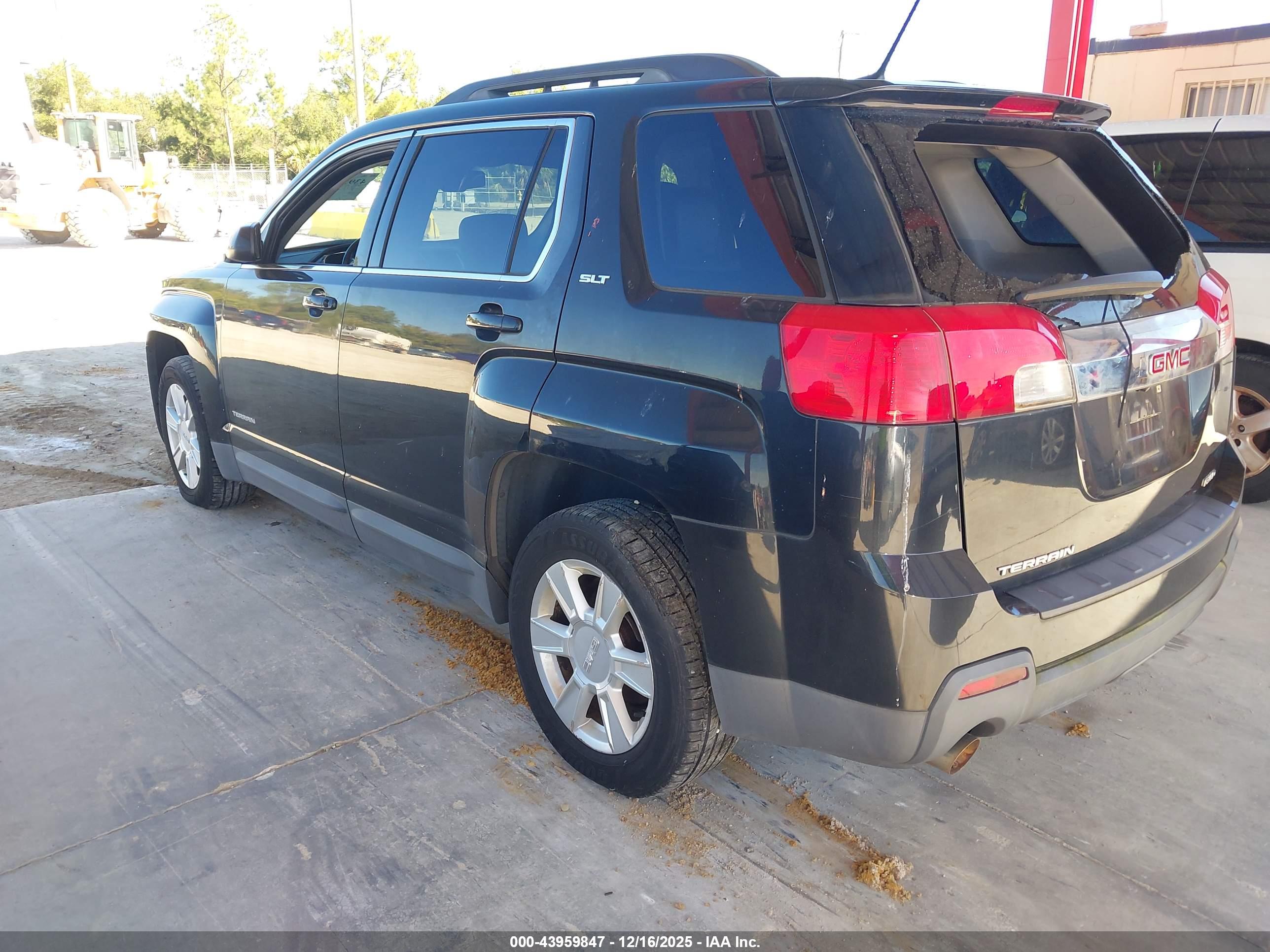 GMC TERRAIN image 3