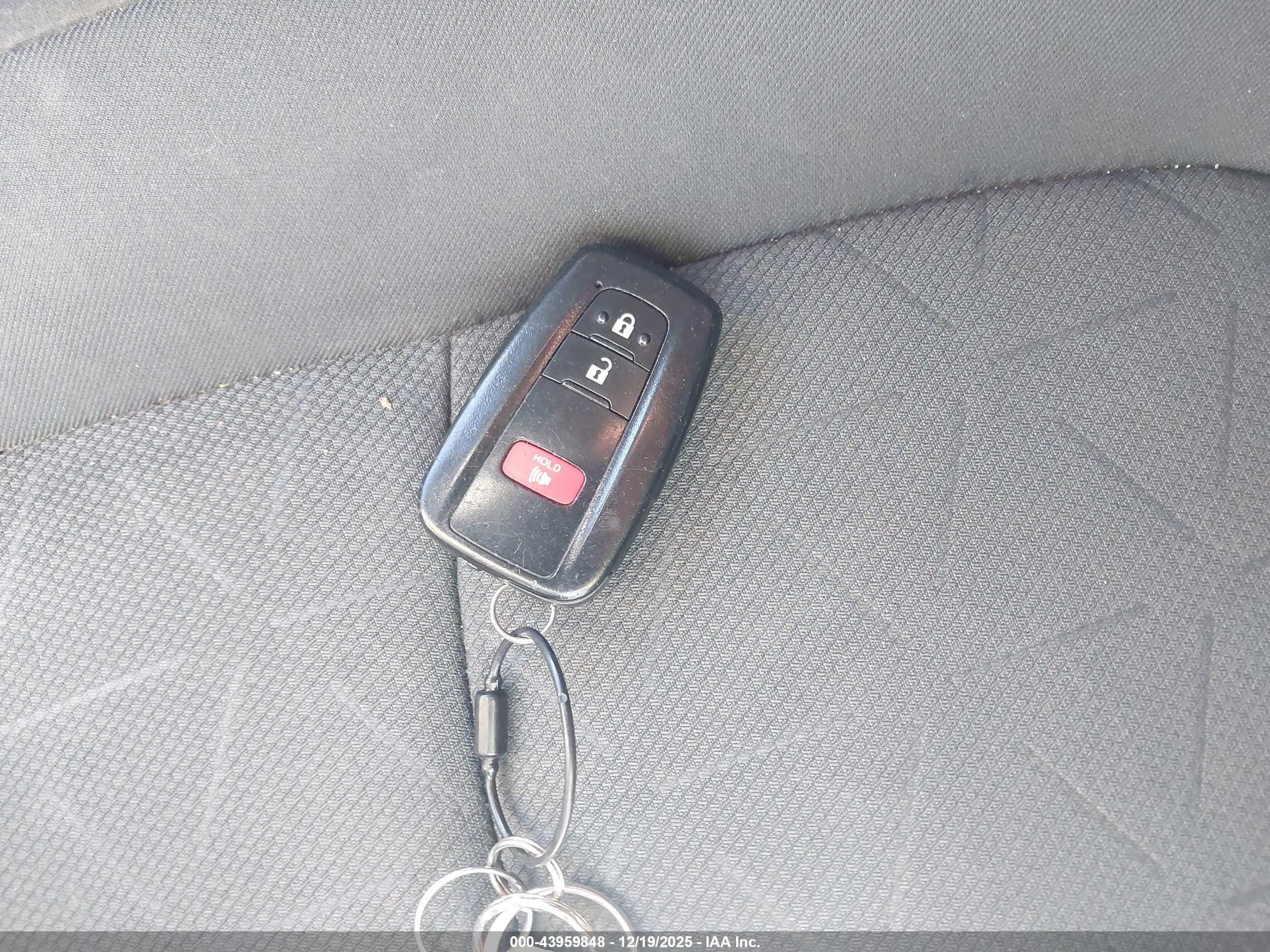 TOYOTA RAV4 image 11