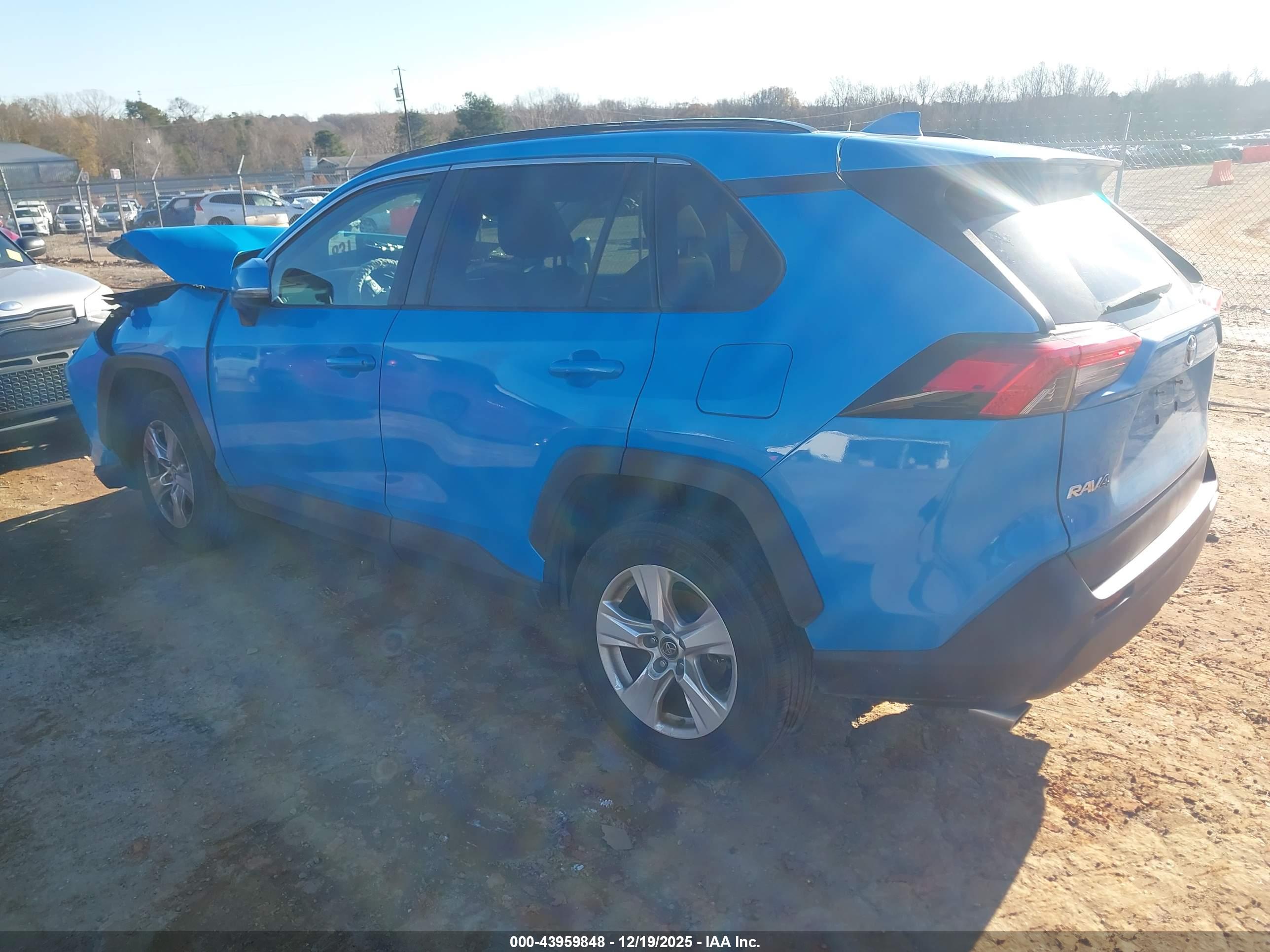 TOYOTA RAV4 image 3