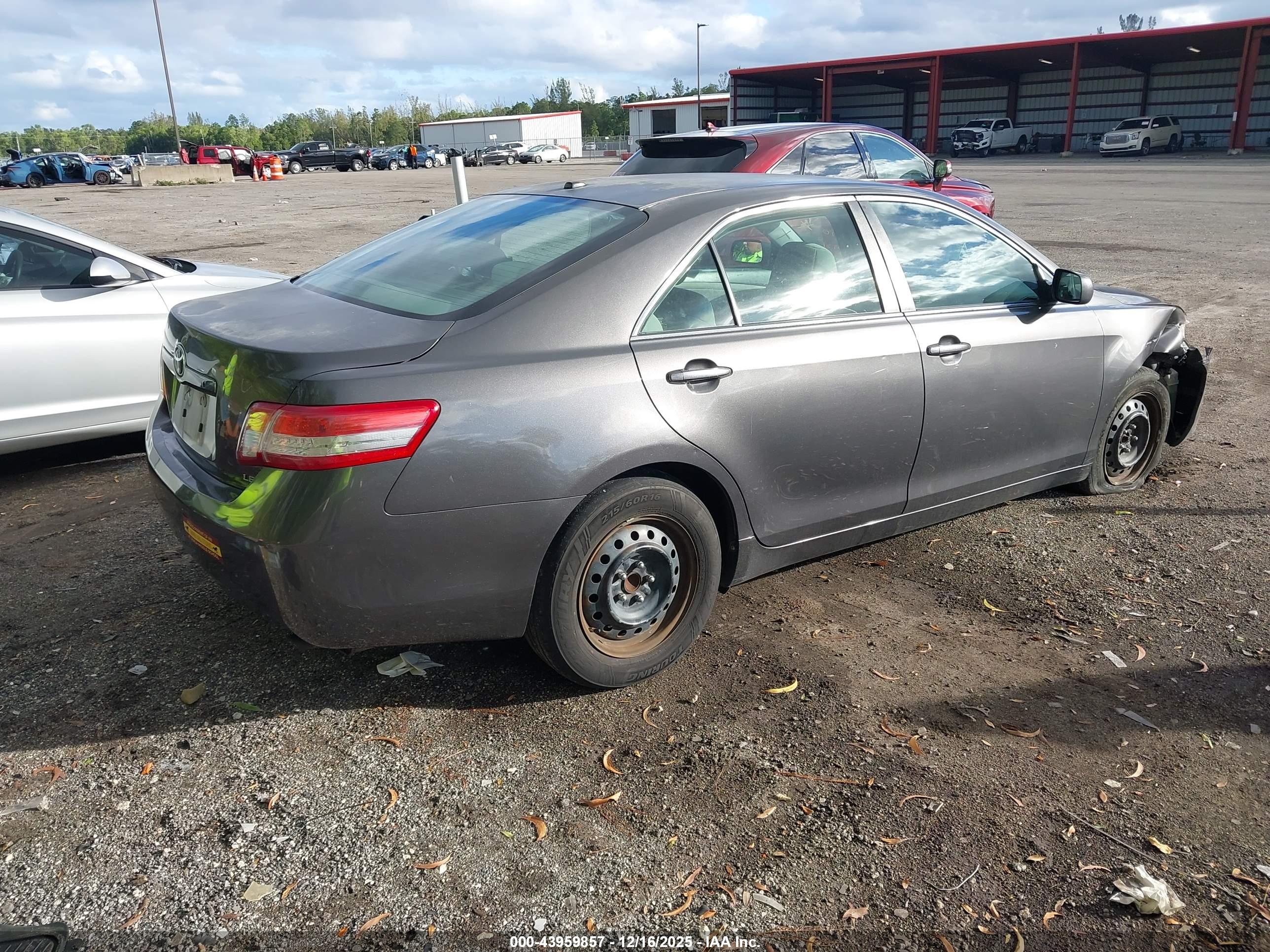 TOYOTA CAMRY image 4