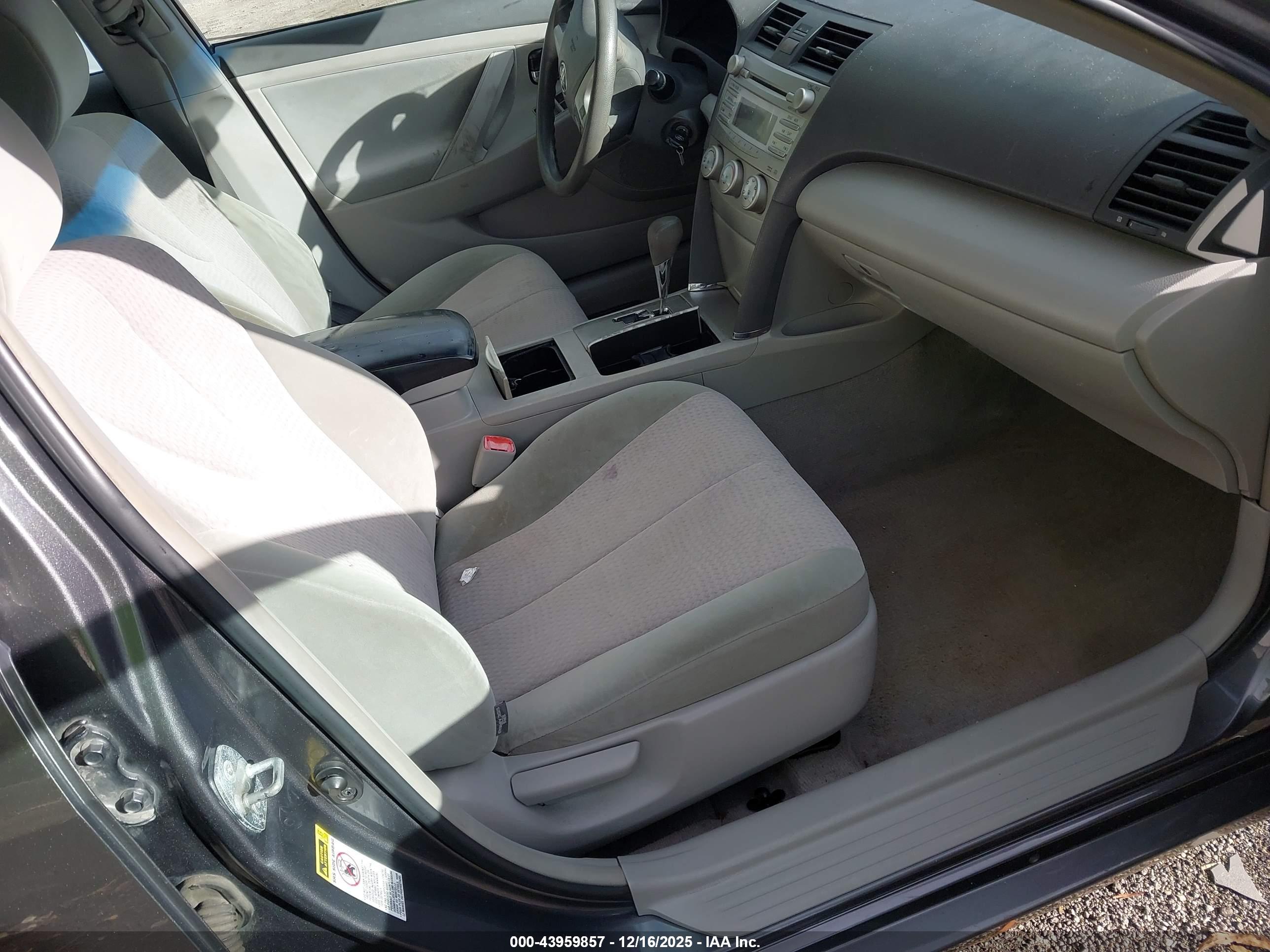 TOYOTA CAMRY image 5