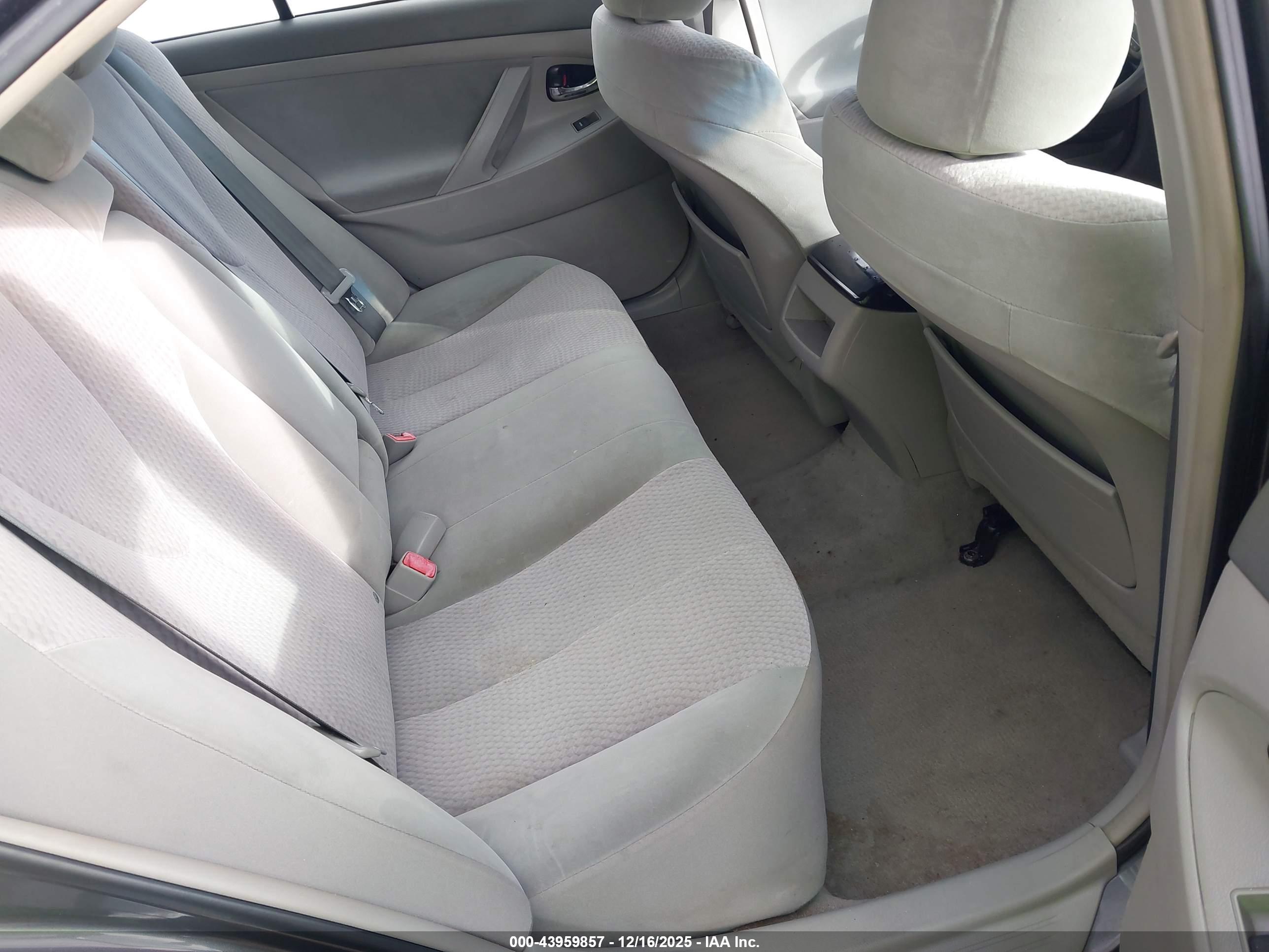 TOYOTA CAMRY image 8