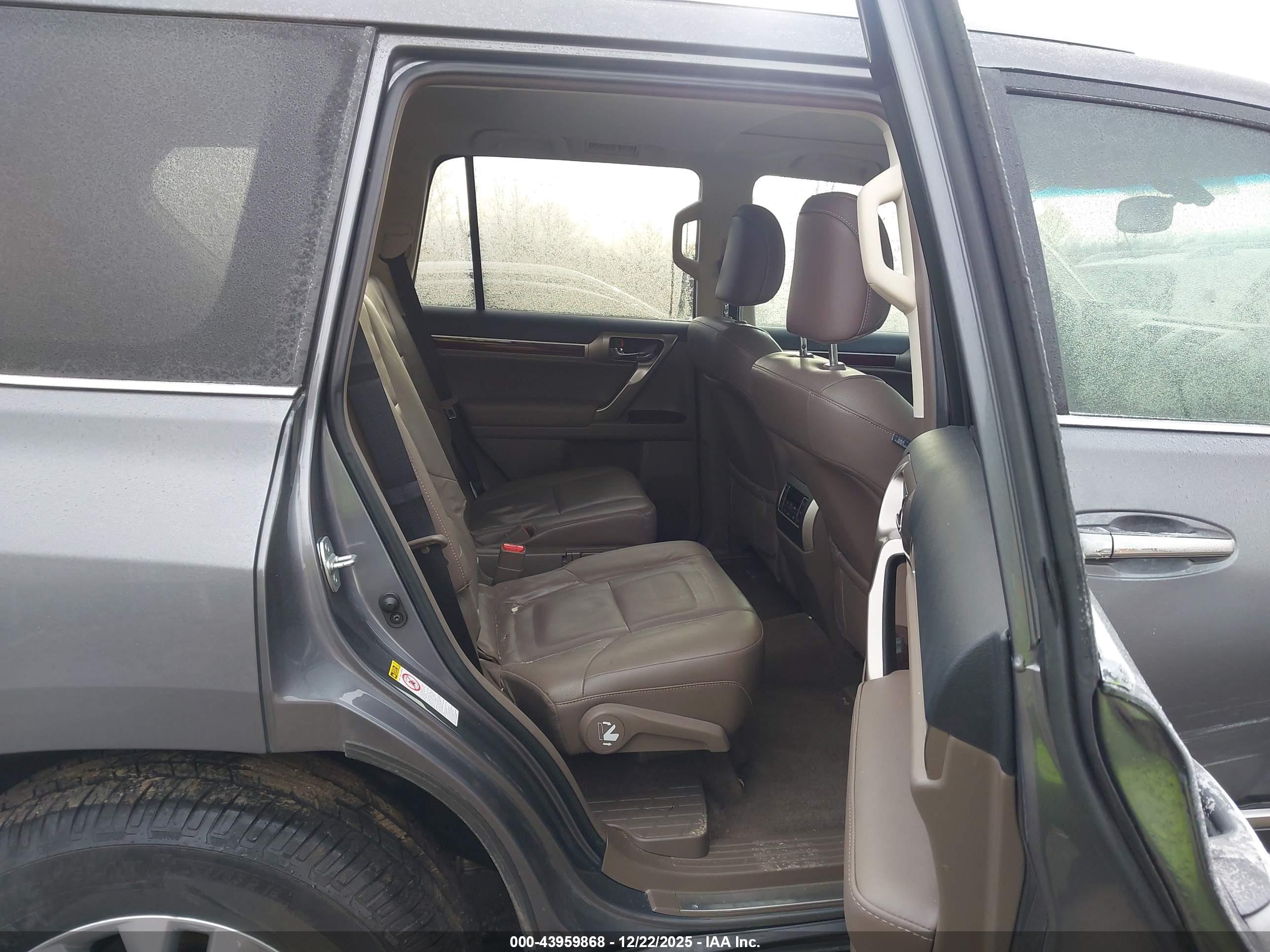 LEXUS GX image 8