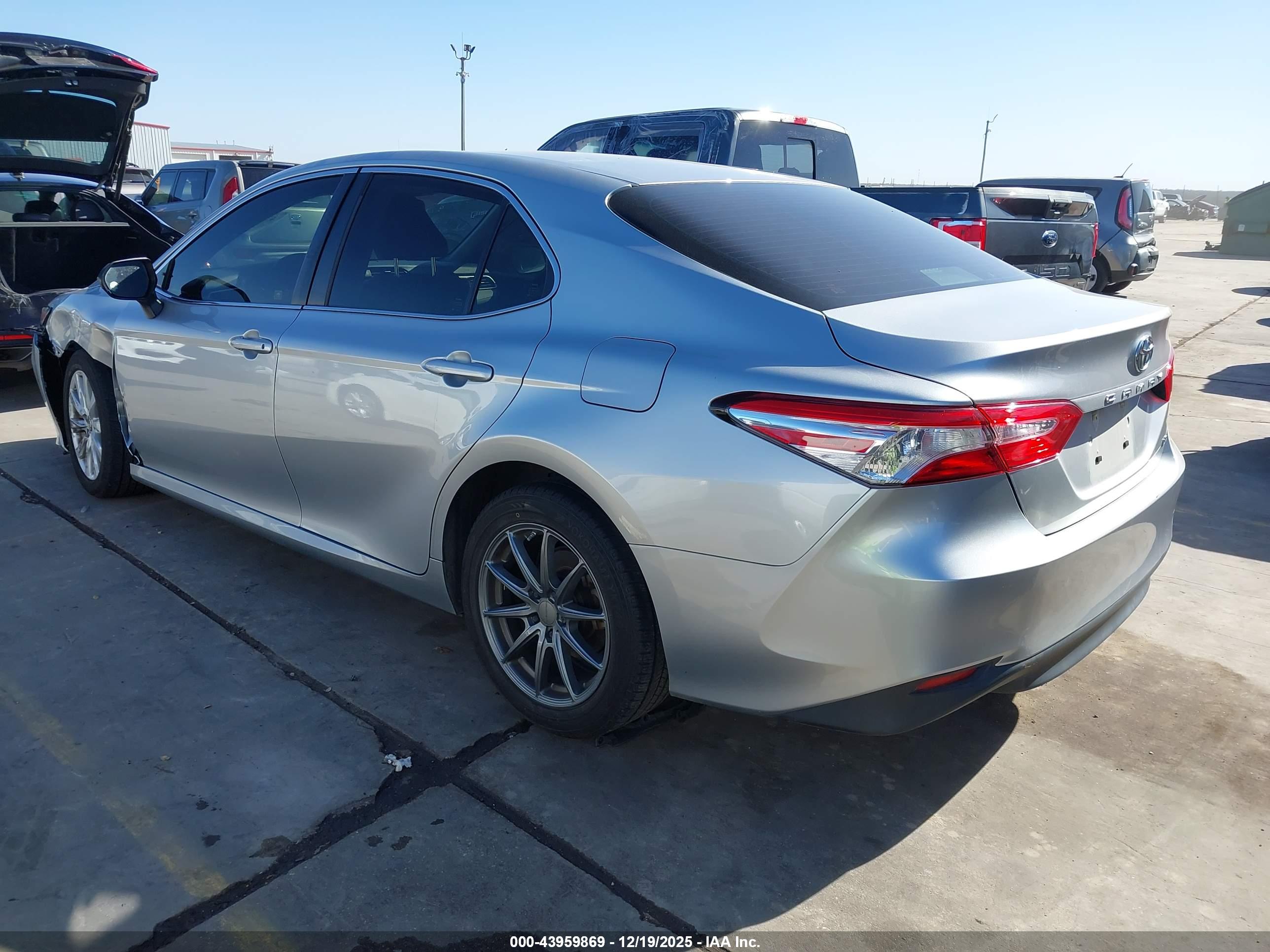 TOYOTA CAMRY image 3