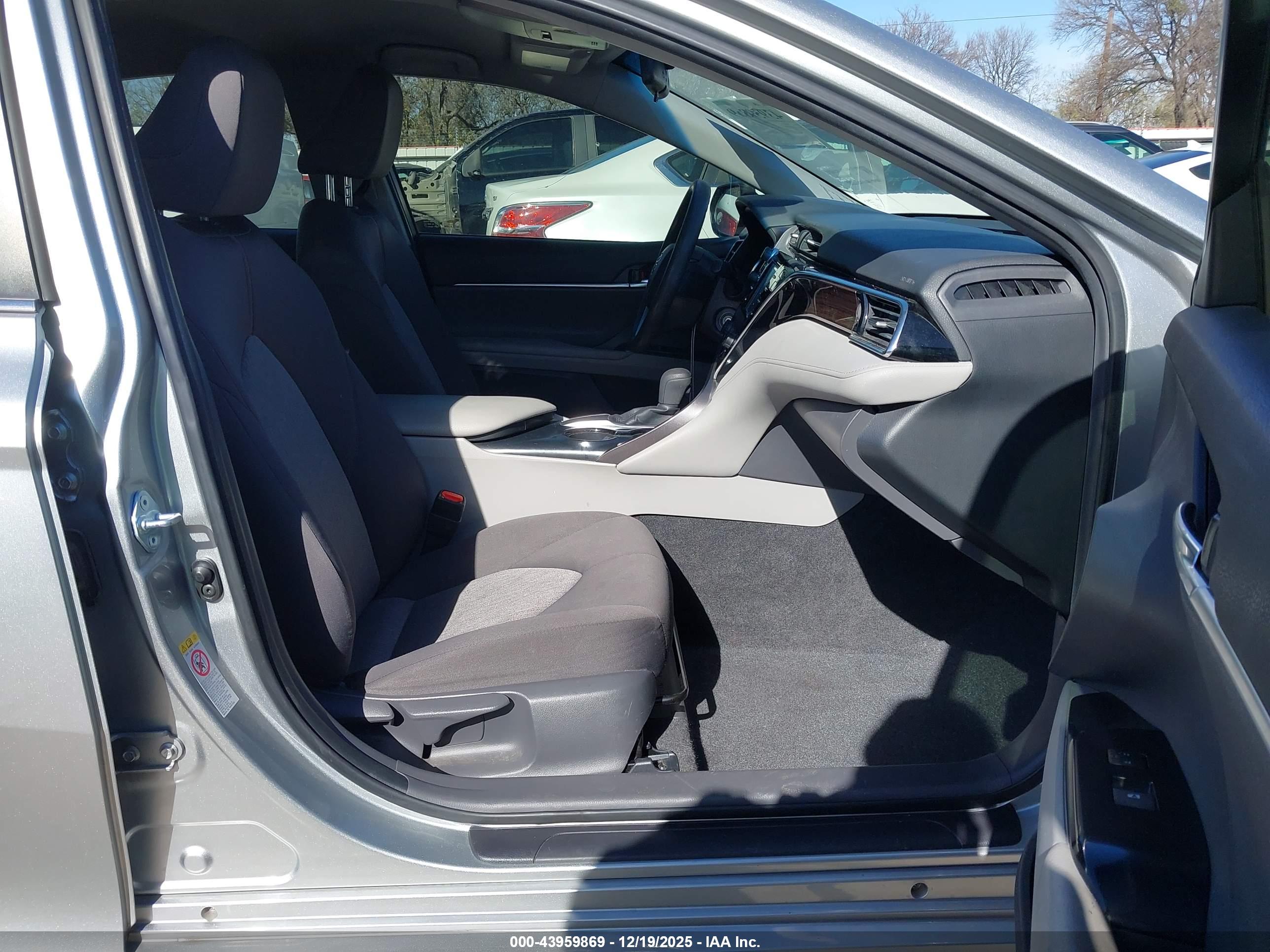 TOYOTA CAMRY image 5