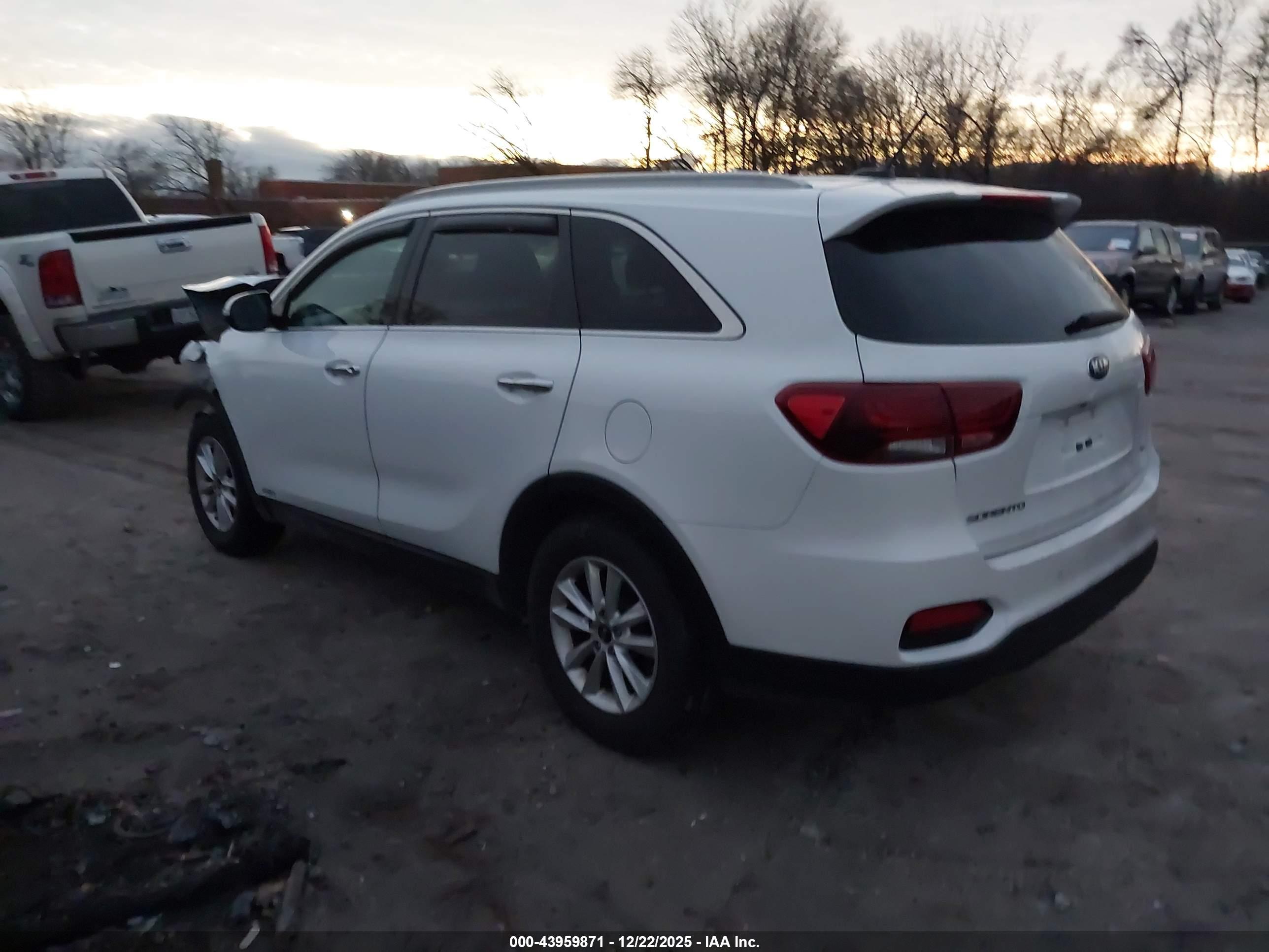KIA SORENTO image 3