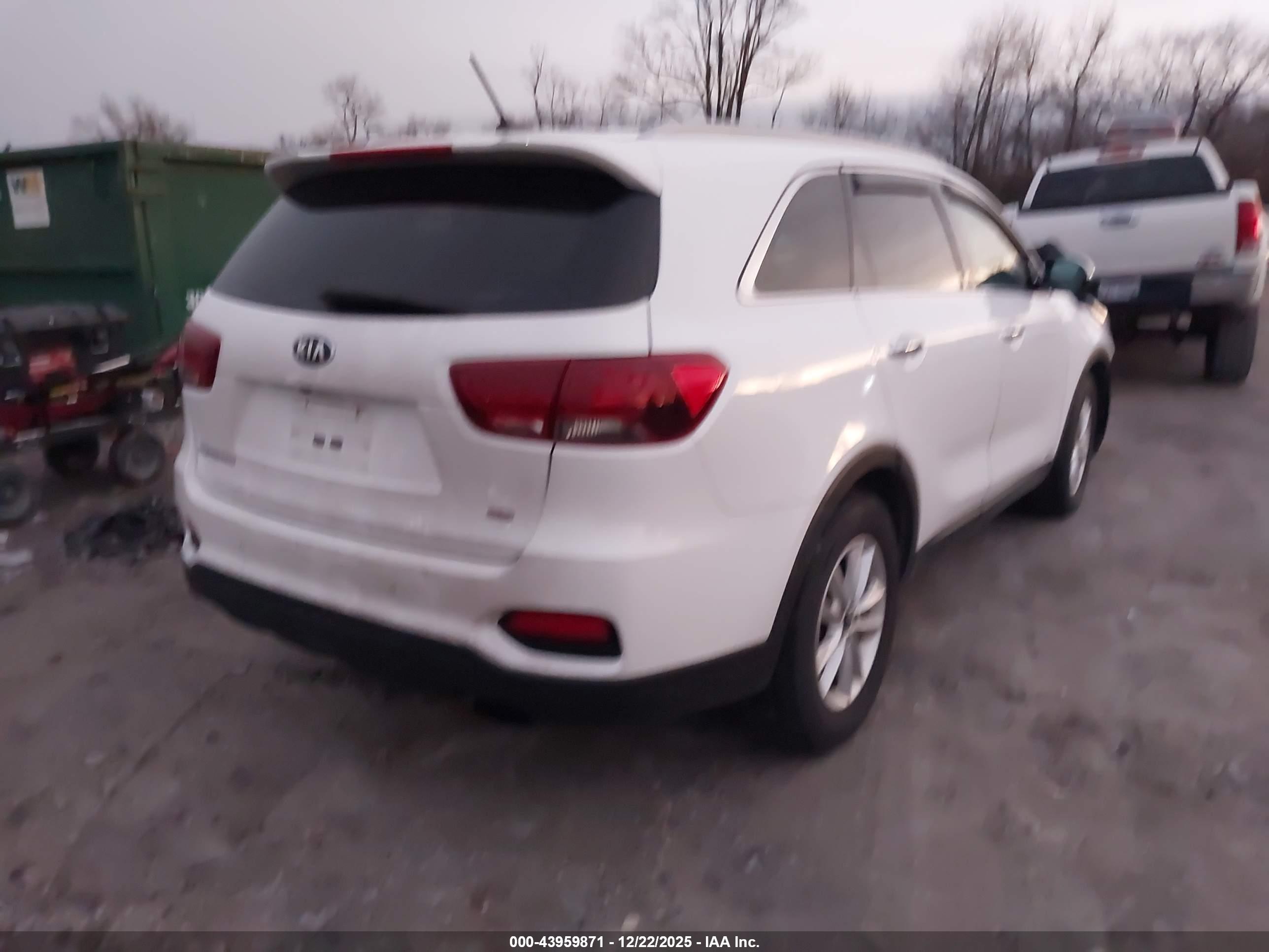 KIA SORENTO image 4