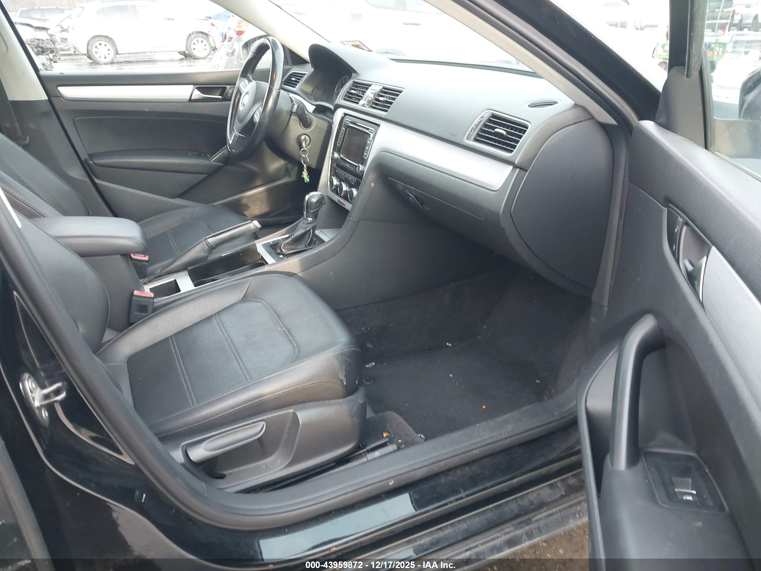 VOLKSWAGEN PASSAT image 5