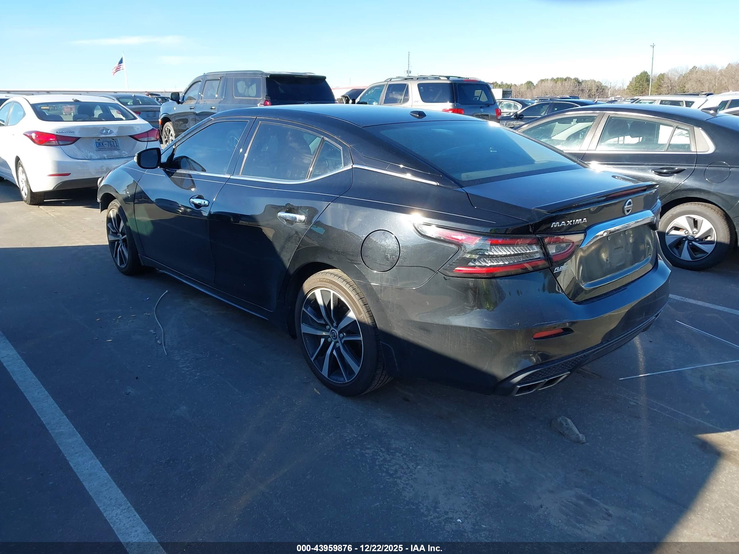 NISSAN MAXIMA image 3