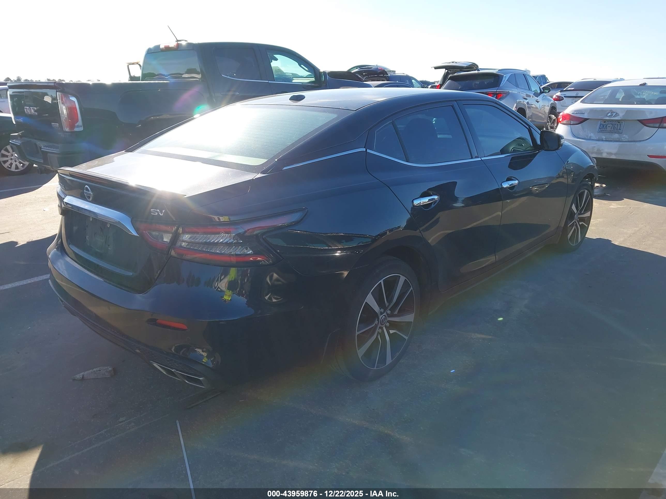 NISSAN MAXIMA image 4