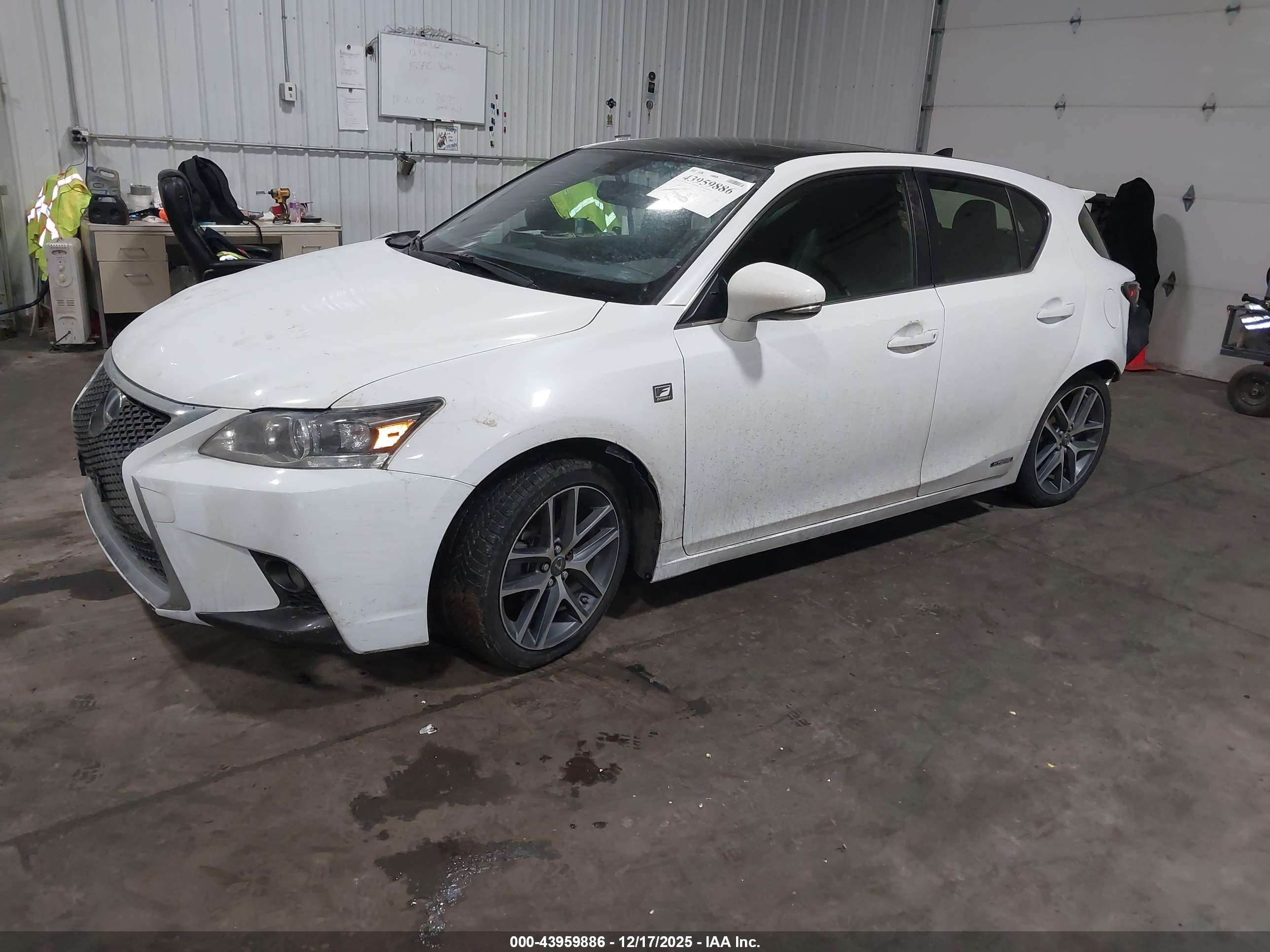 LEXUS CT image 2