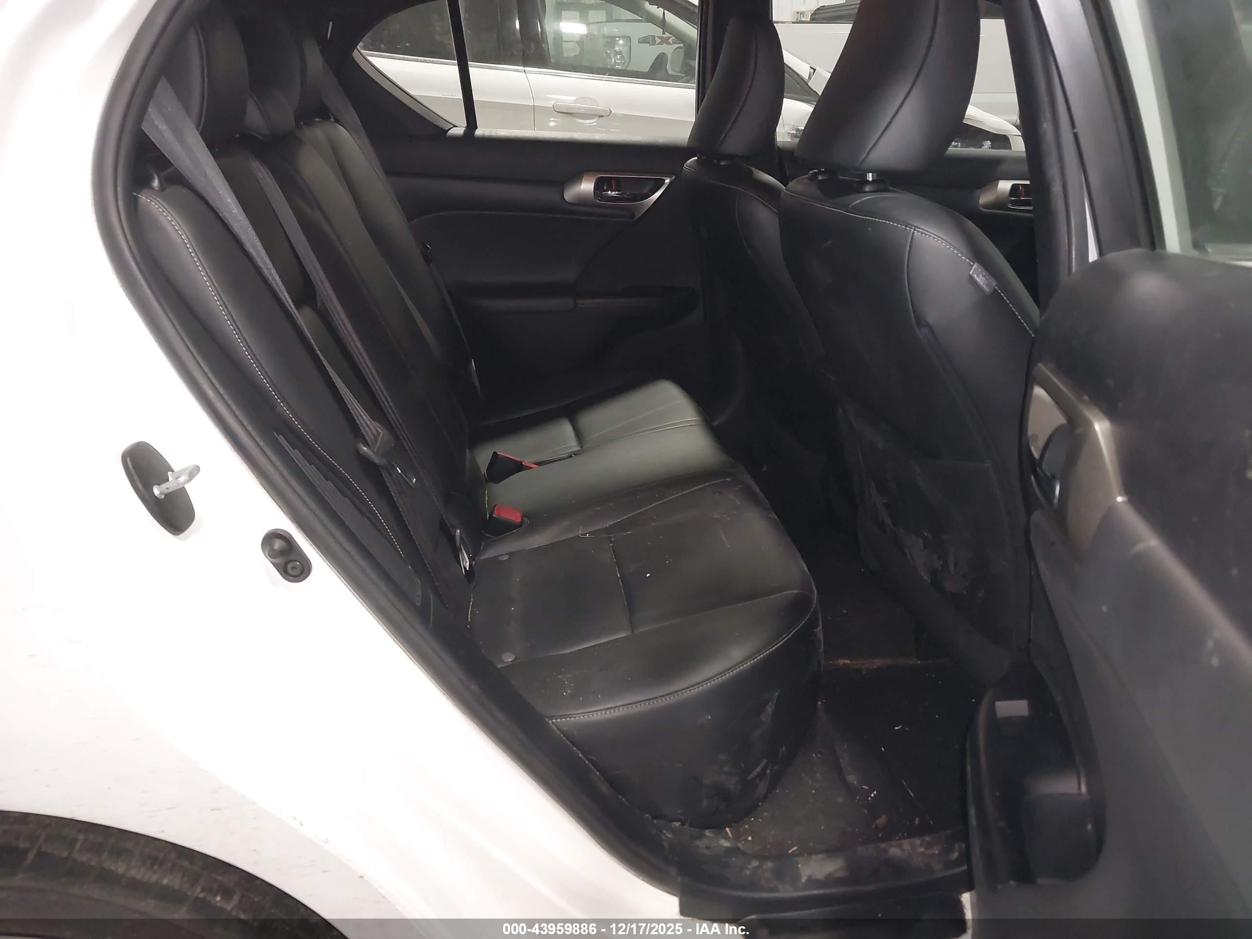LEXUS CT image 8