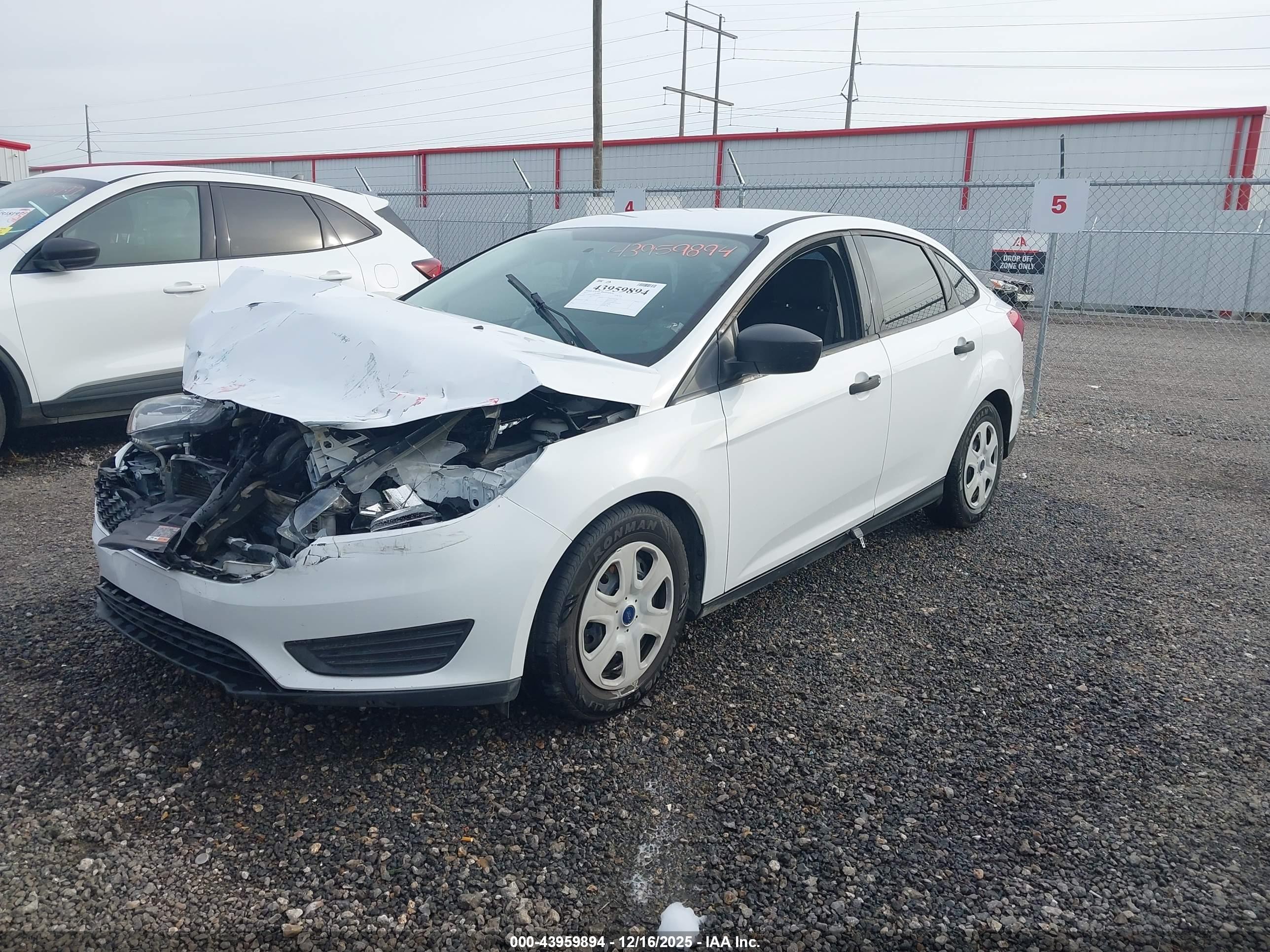FORD FOCUS image 2