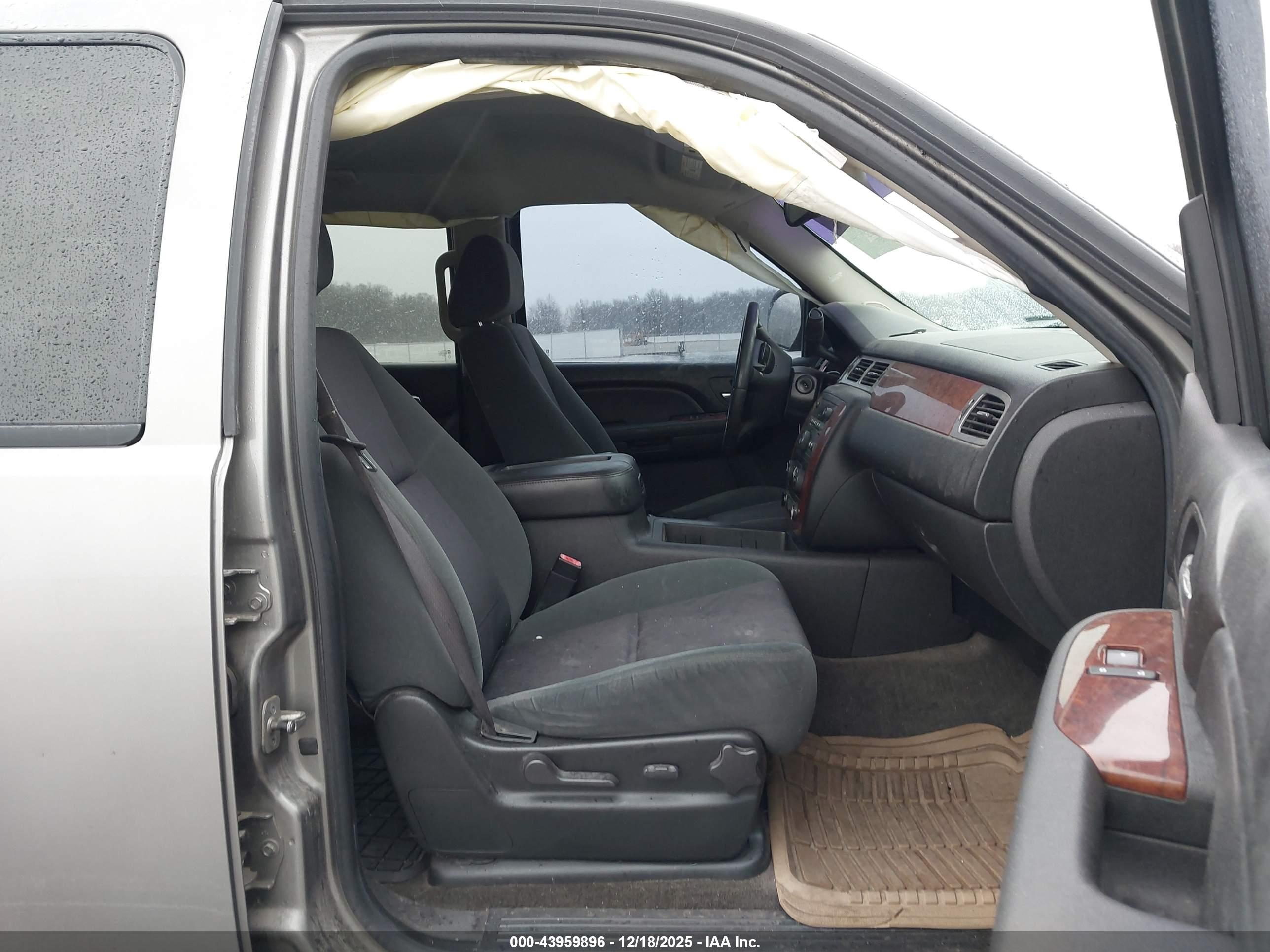 CHEVROLET TAHOE image 5