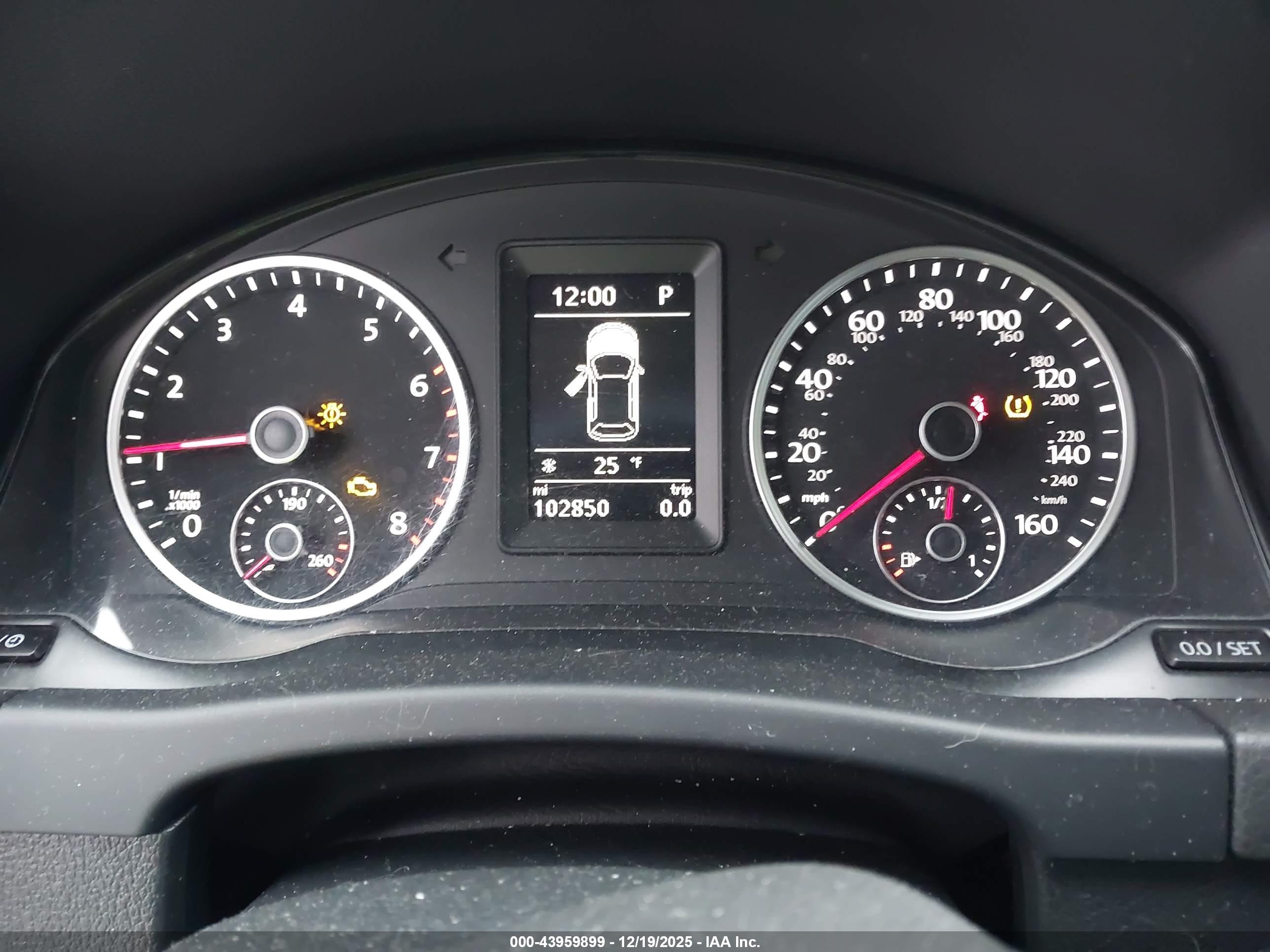 VOLKSWAGEN TIGUAN image 7