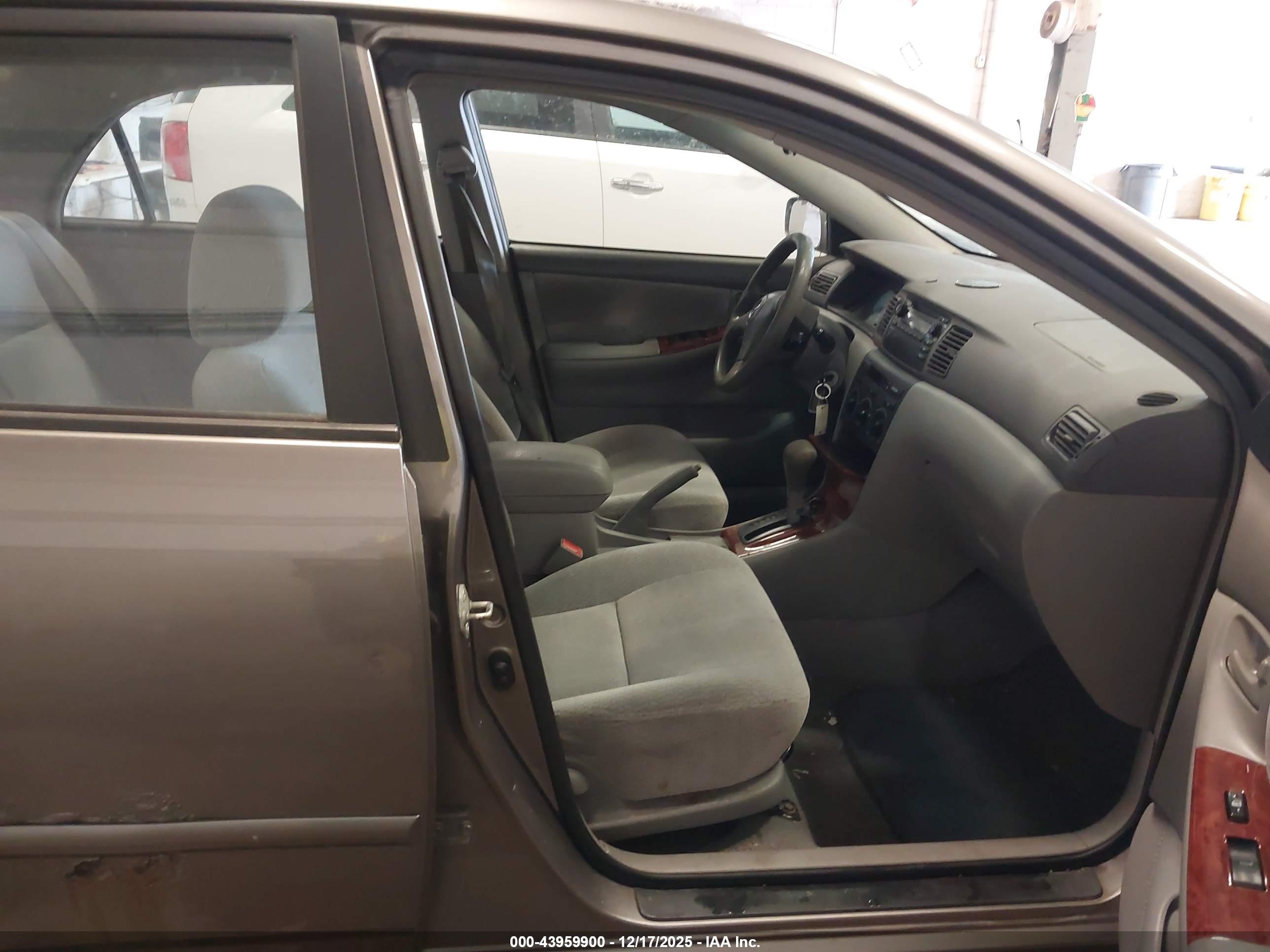 TOYOTA COROLLA image 5