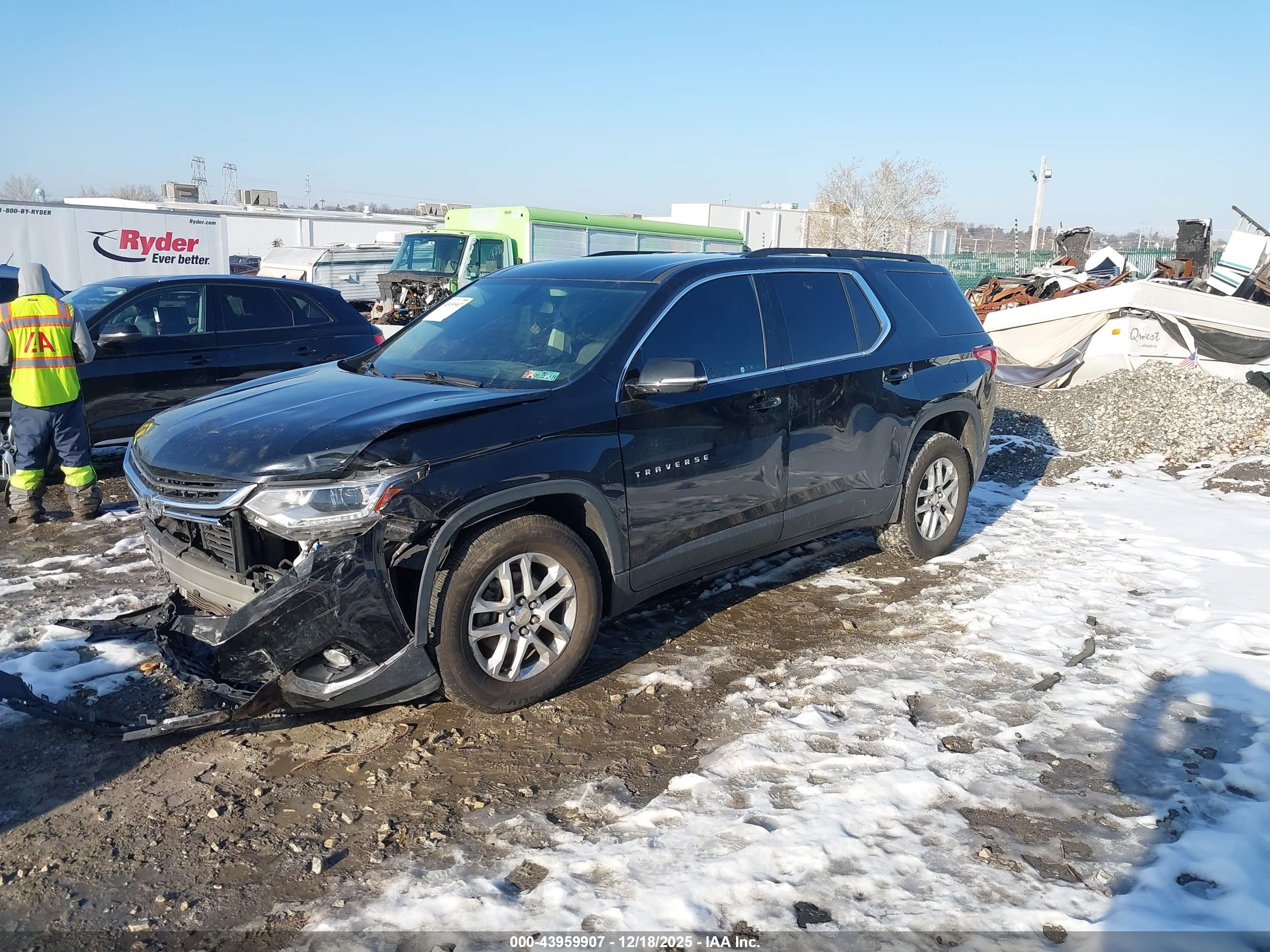CHEVROLET TRAVERSE image 2