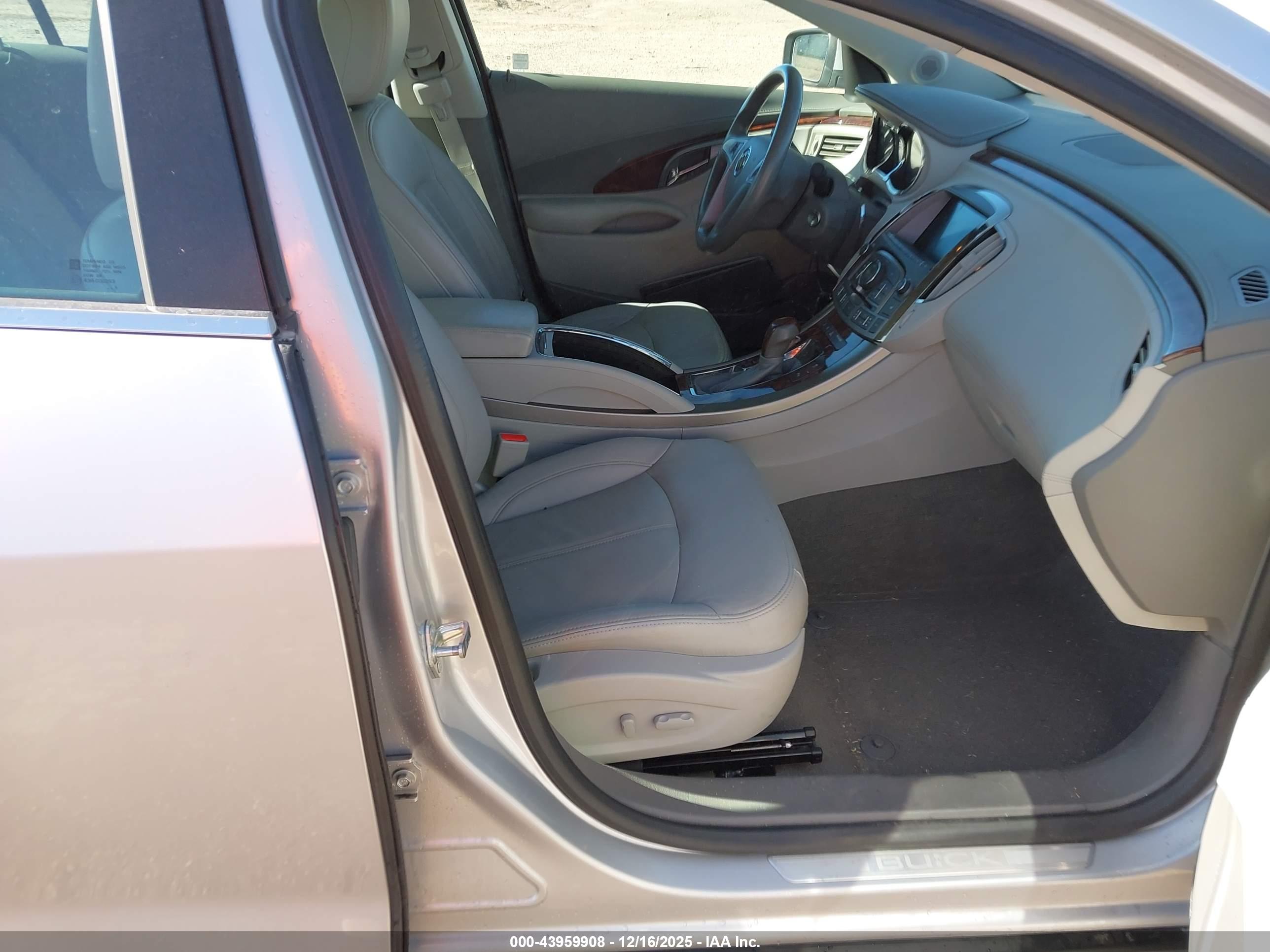 BUICK LACROSSE image 5