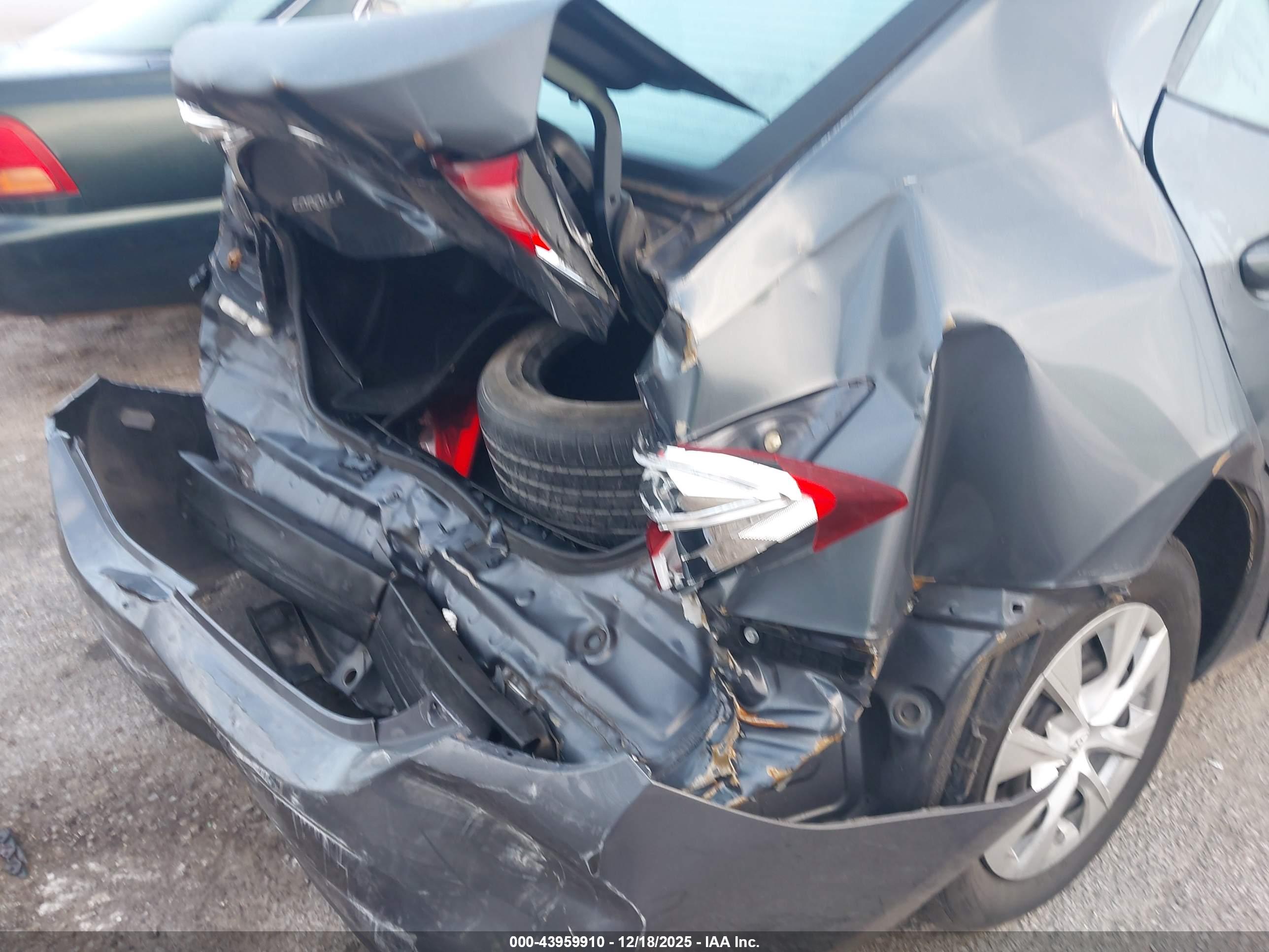 TOYOTA COROLLA image 6