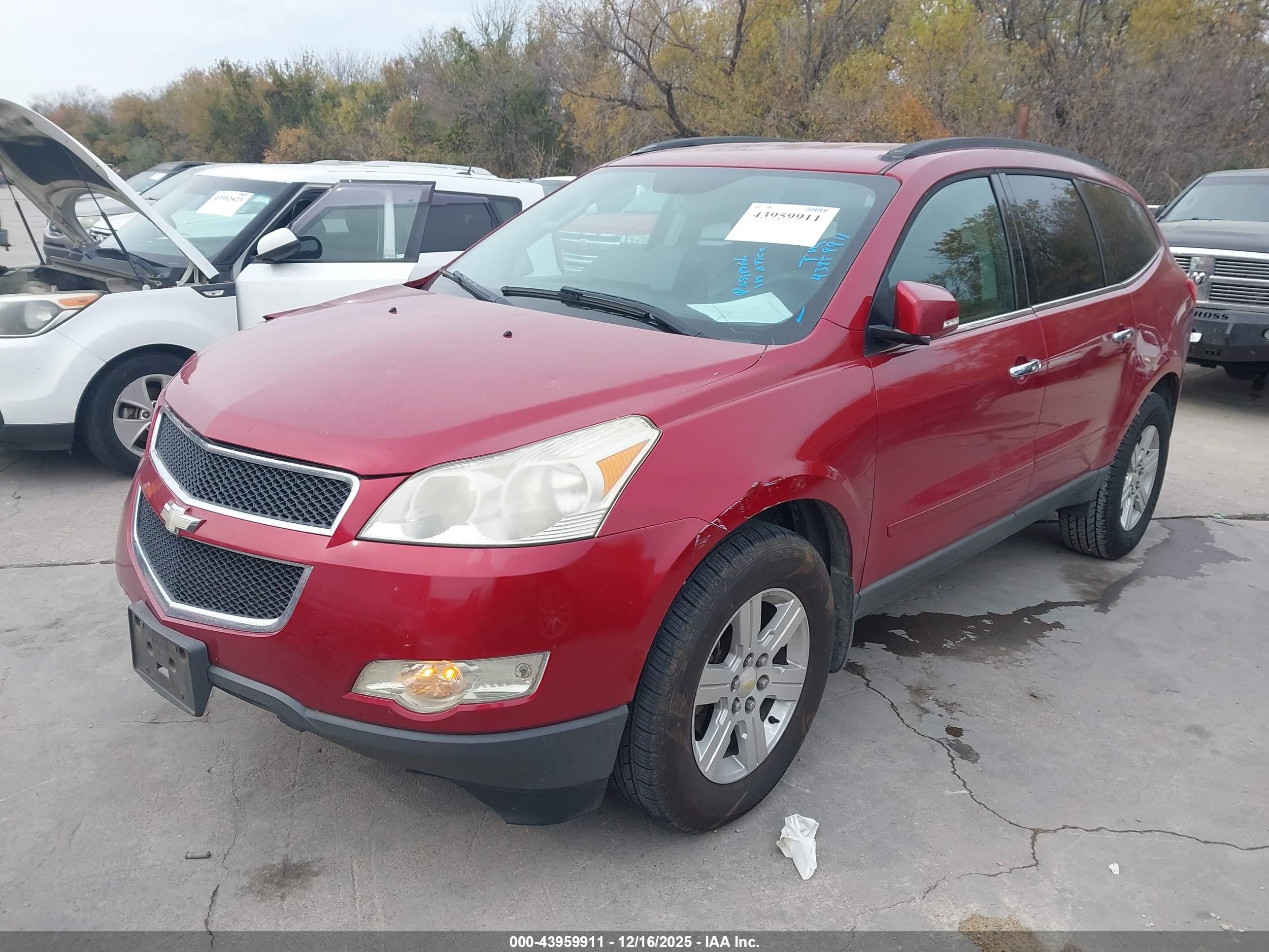 CHEVROLET TRAVERSE image 2