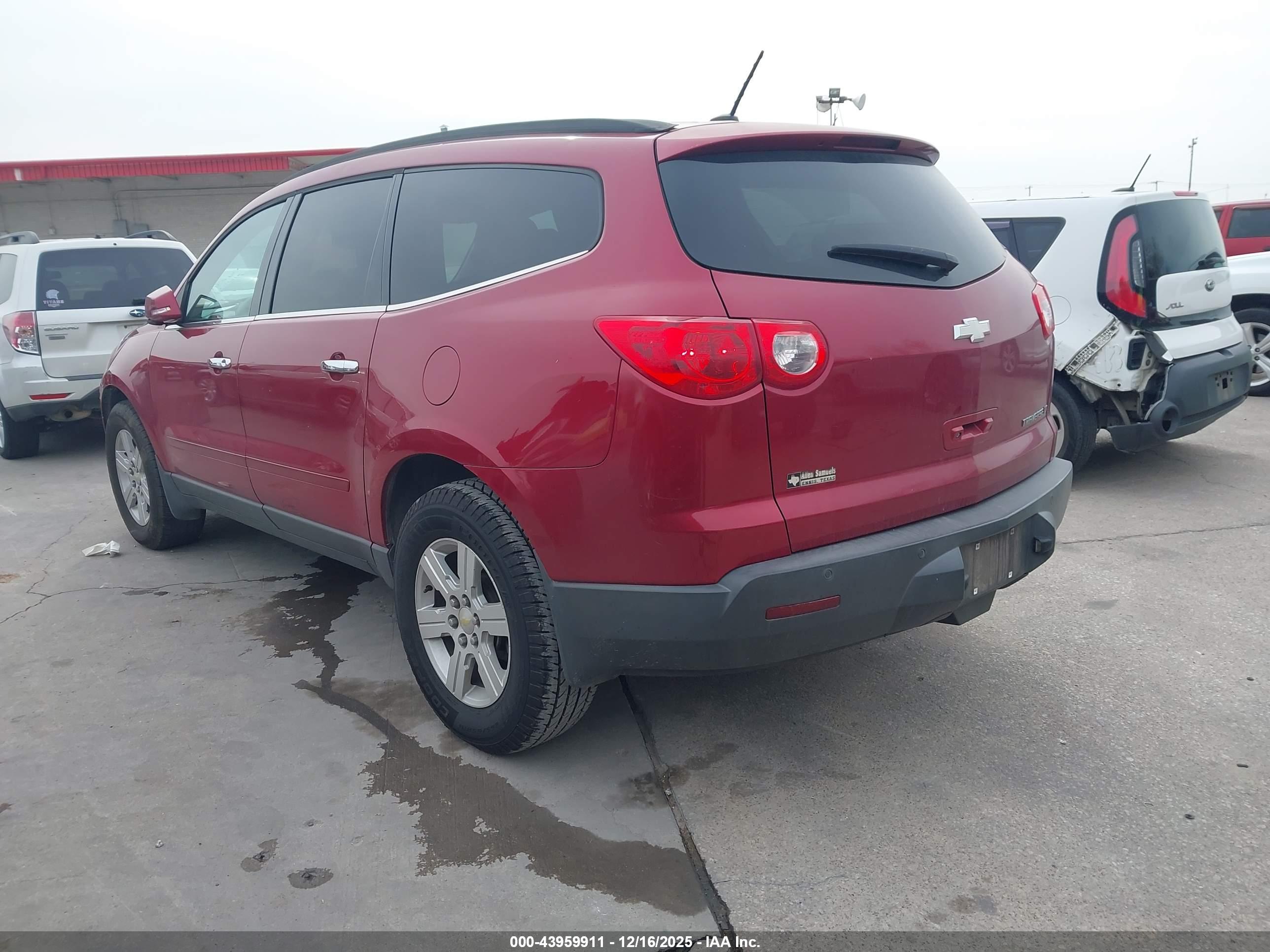 CHEVROLET TRAVERSE image 3