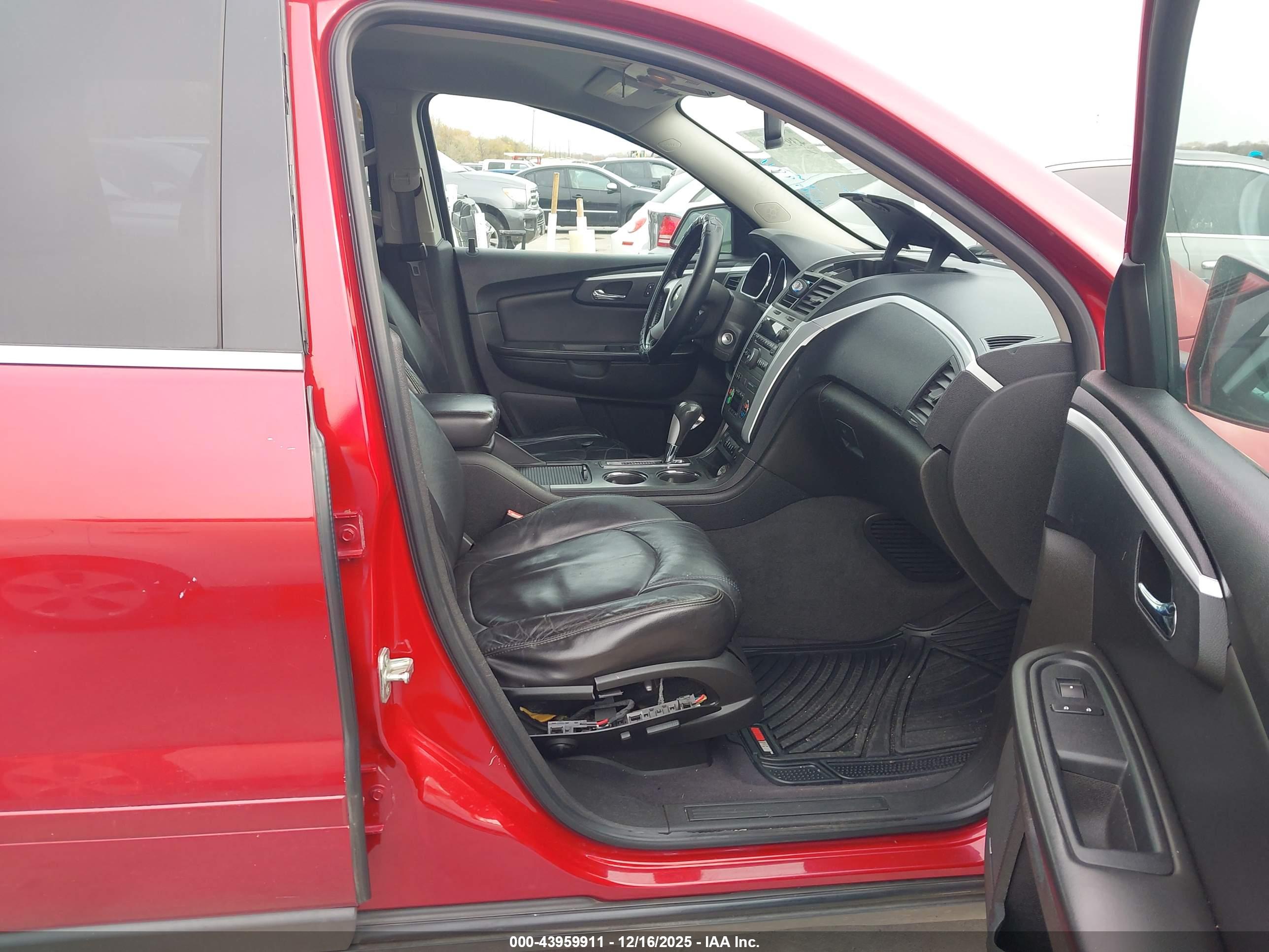 CHEVROLET TRAVERSE image 5