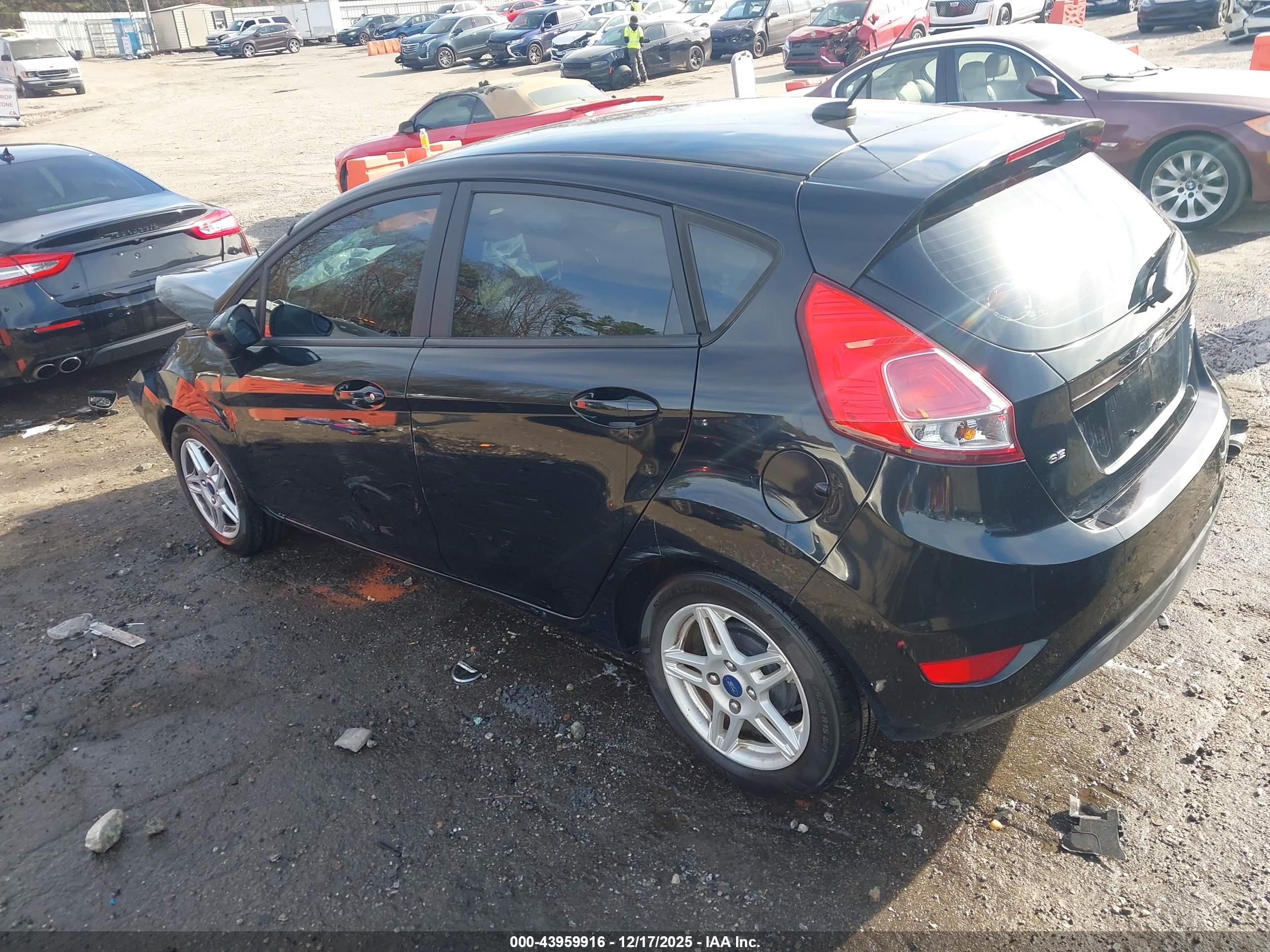 FORD FIESTA image 3