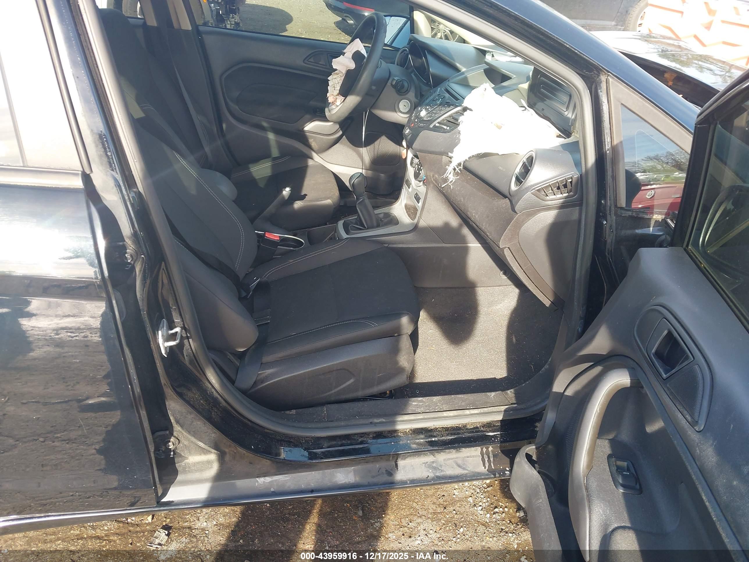 FORD FIESTA image 5