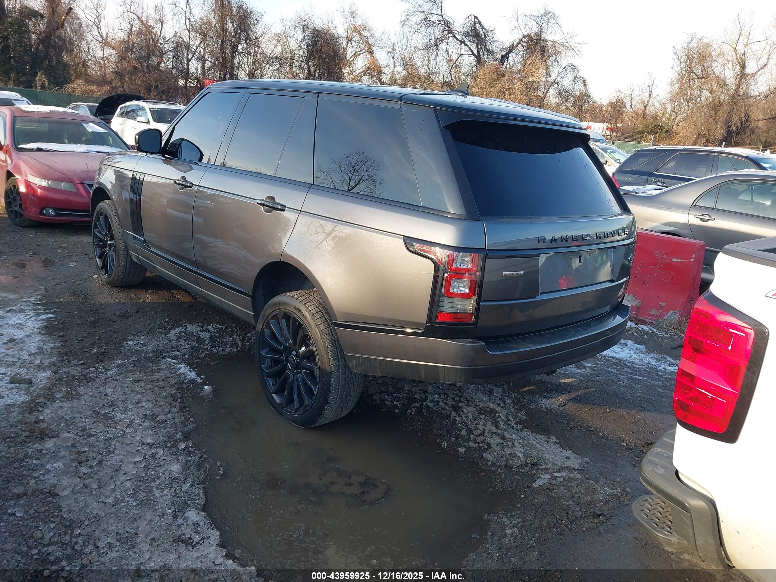 LAND ROVER image 3