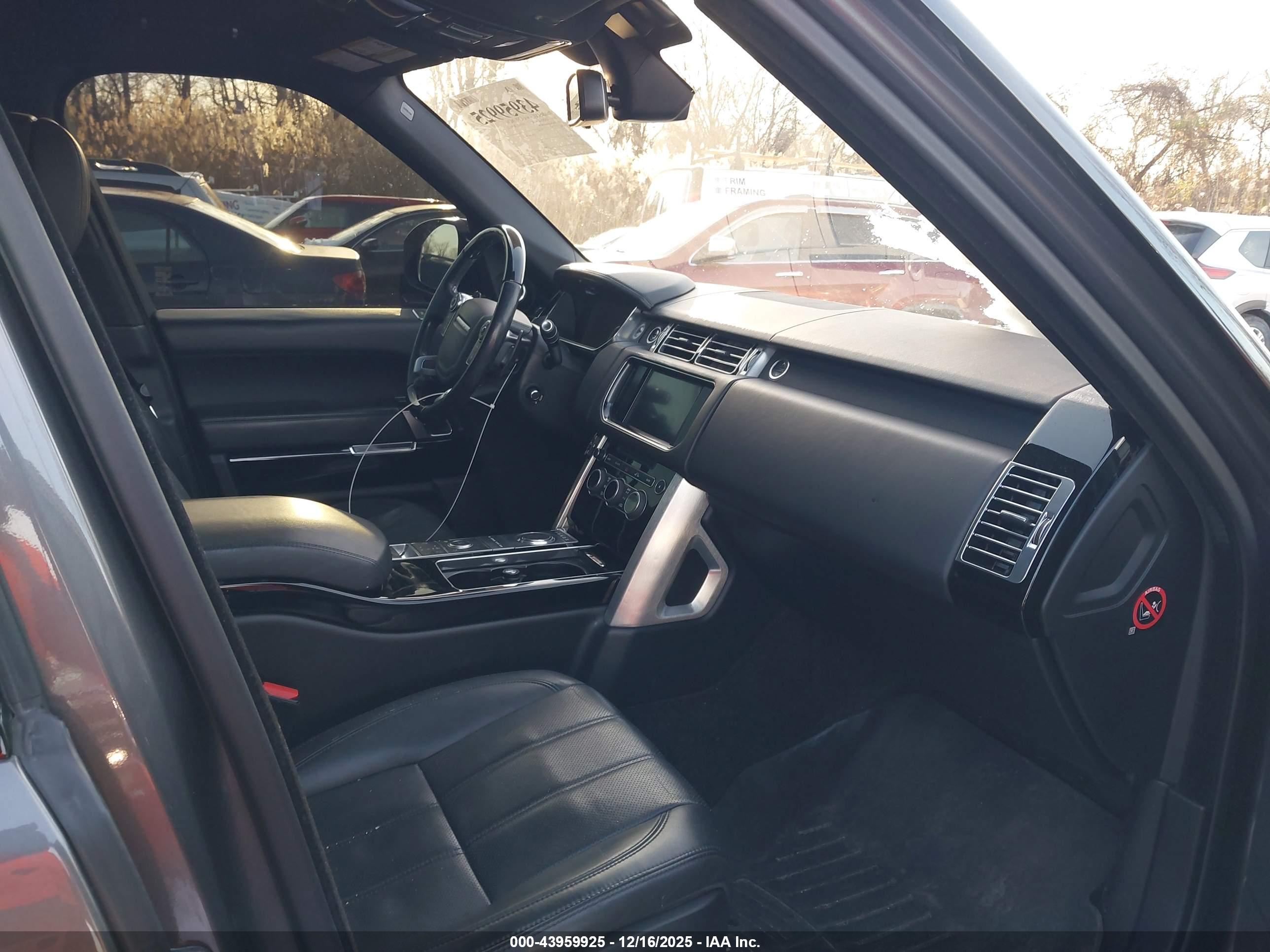 LAND ROVER image 5