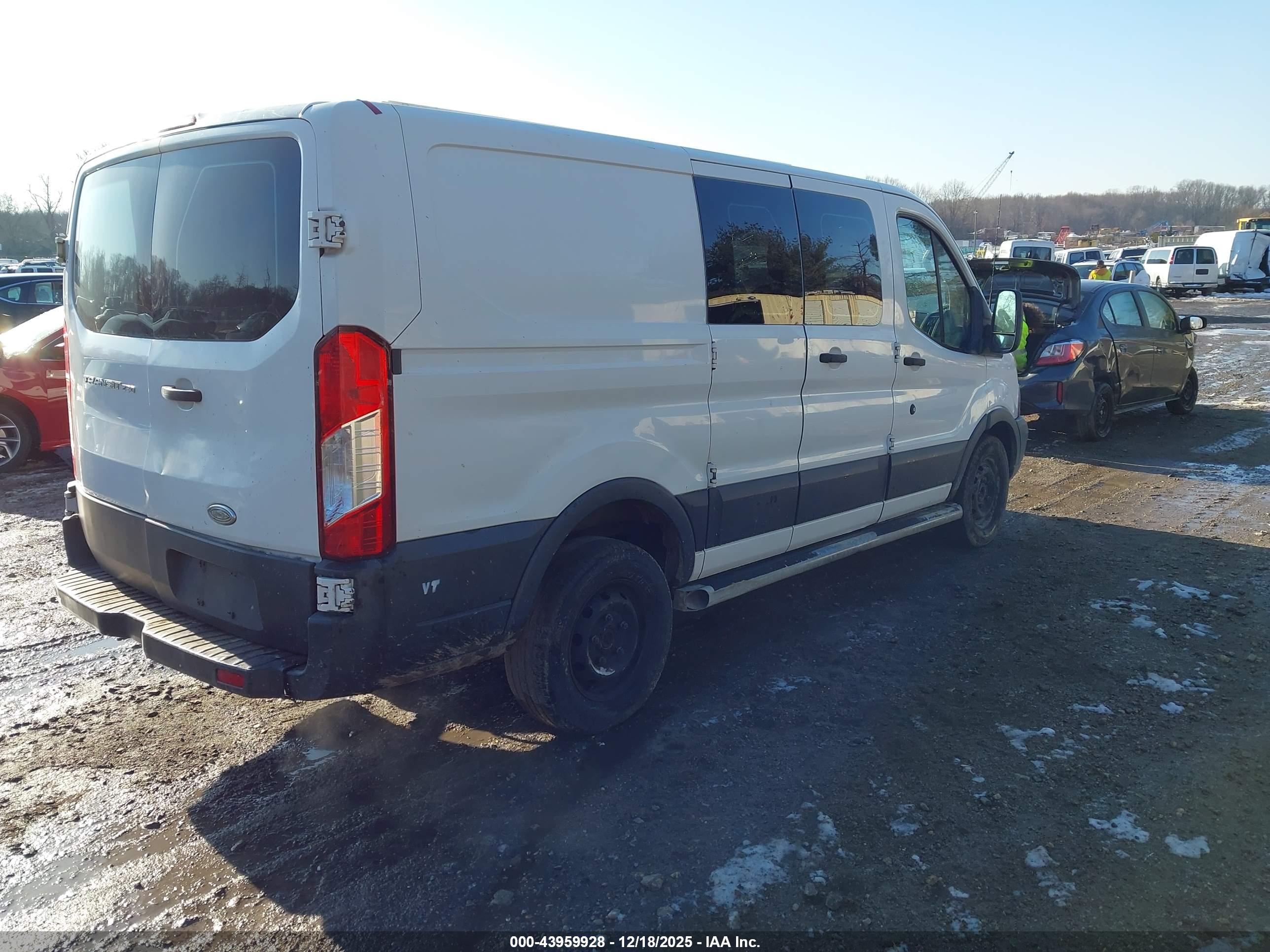 FORD TRANSIT-250 image 4