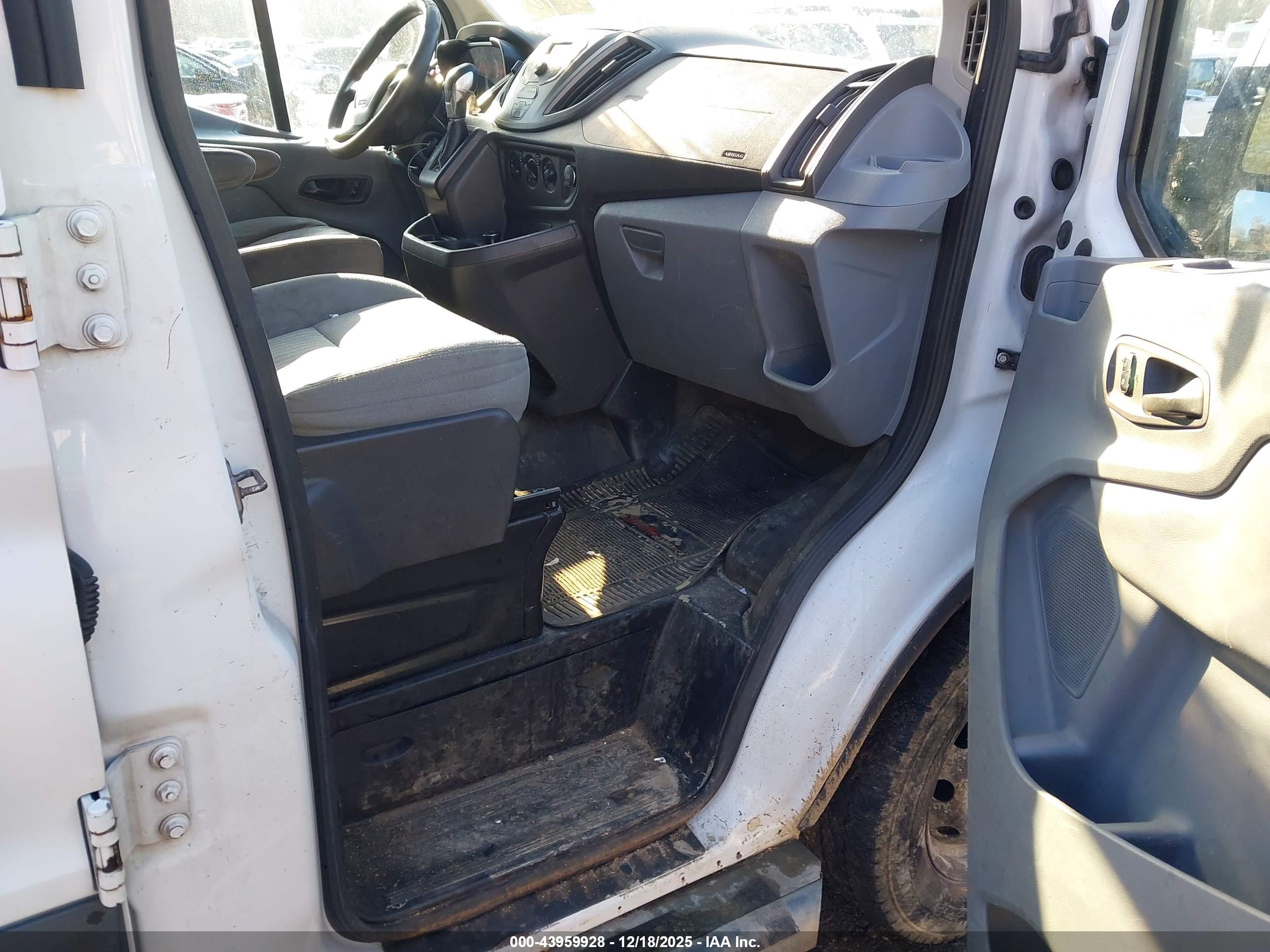 FORD TRANSIT-250 image 5