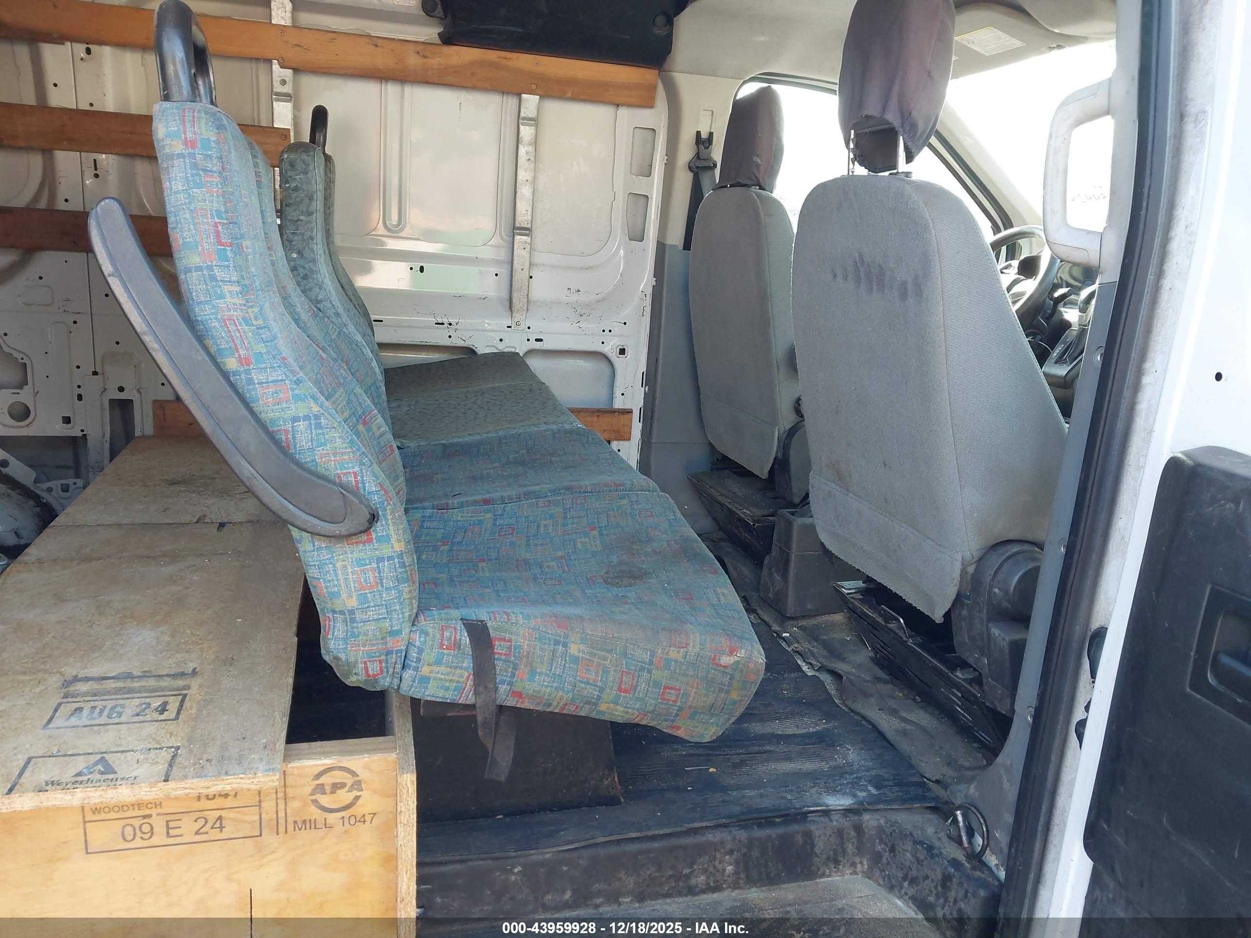 FORD TRANSIT-250 image 8