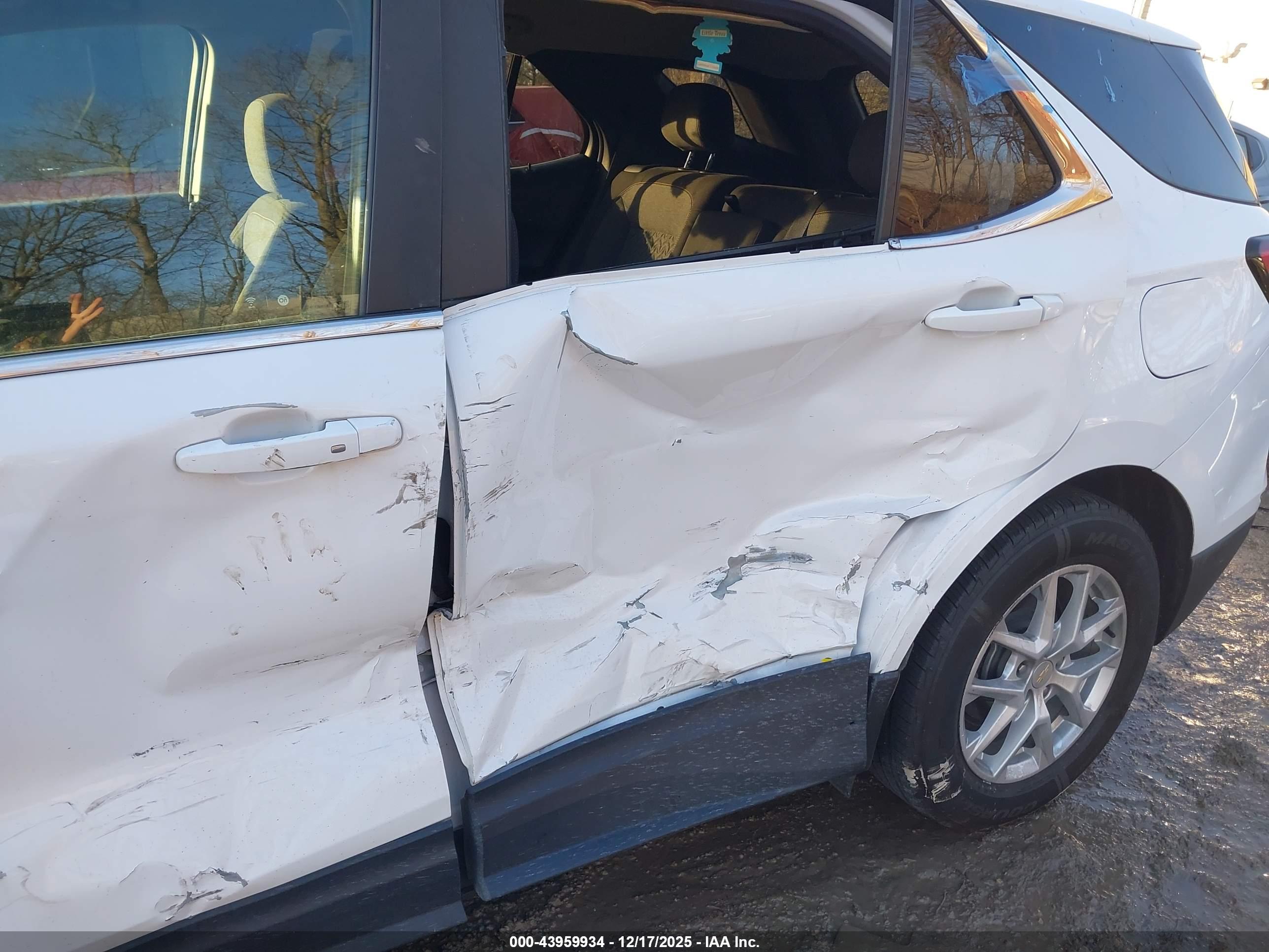 CHEVROLET EQUINOX image 6
