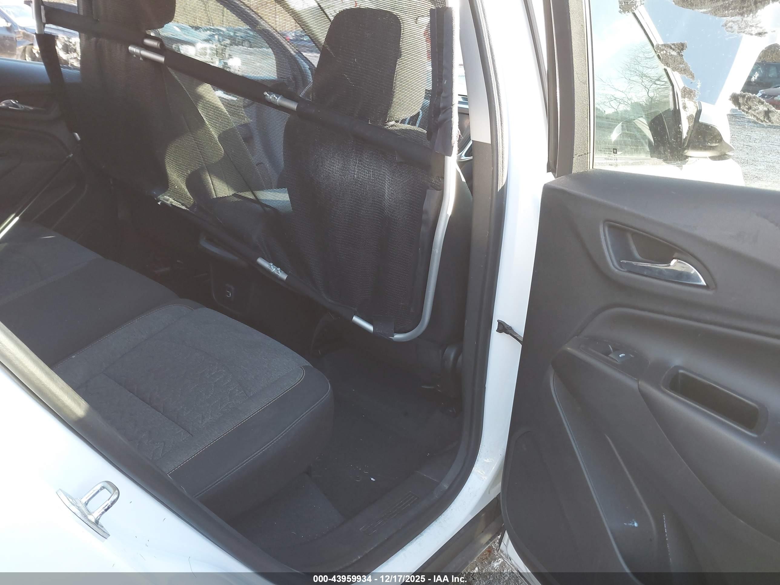 CHEVROLET EQUINOX image 8