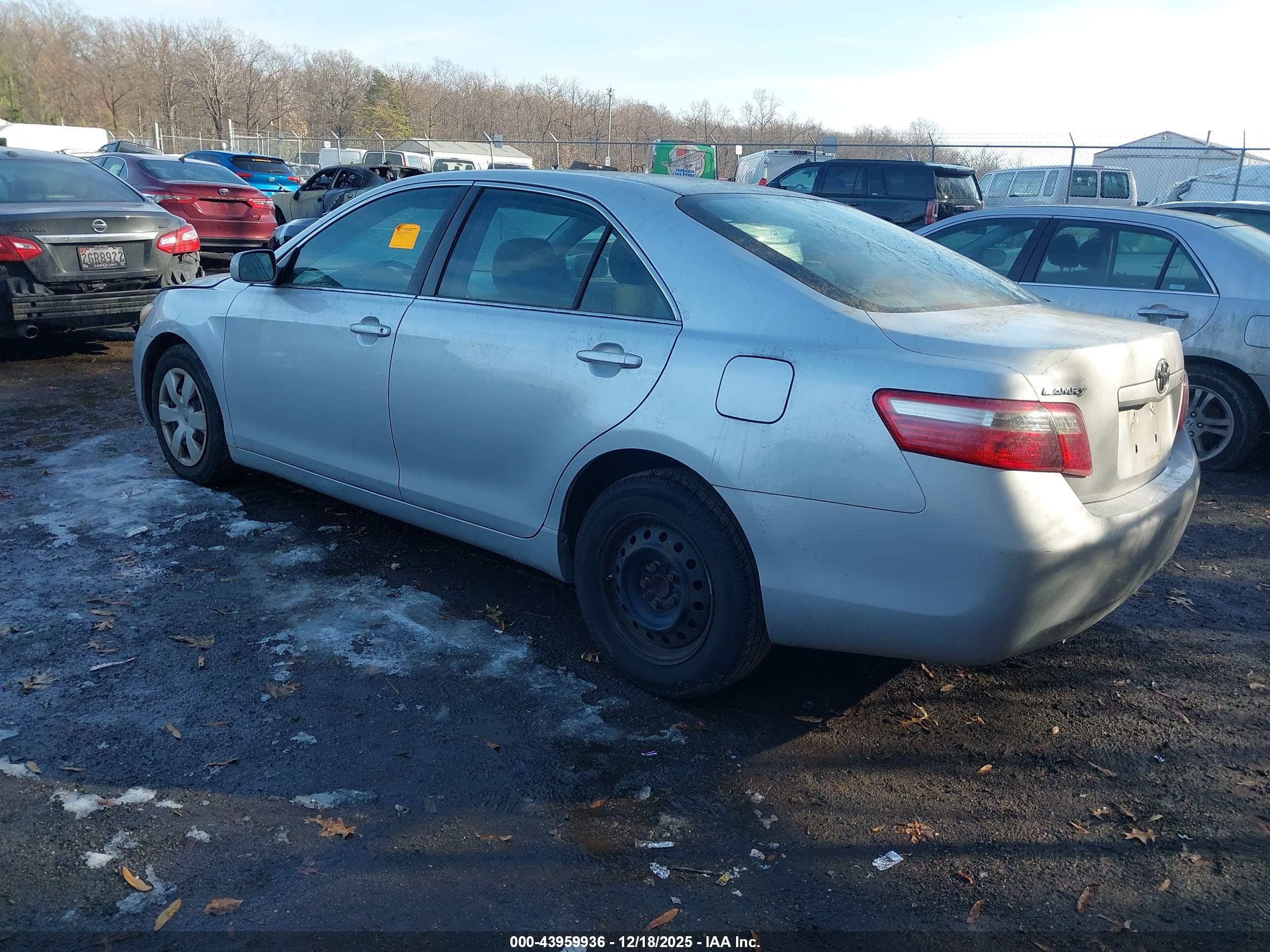 TOYOTA CAMRY image 3
