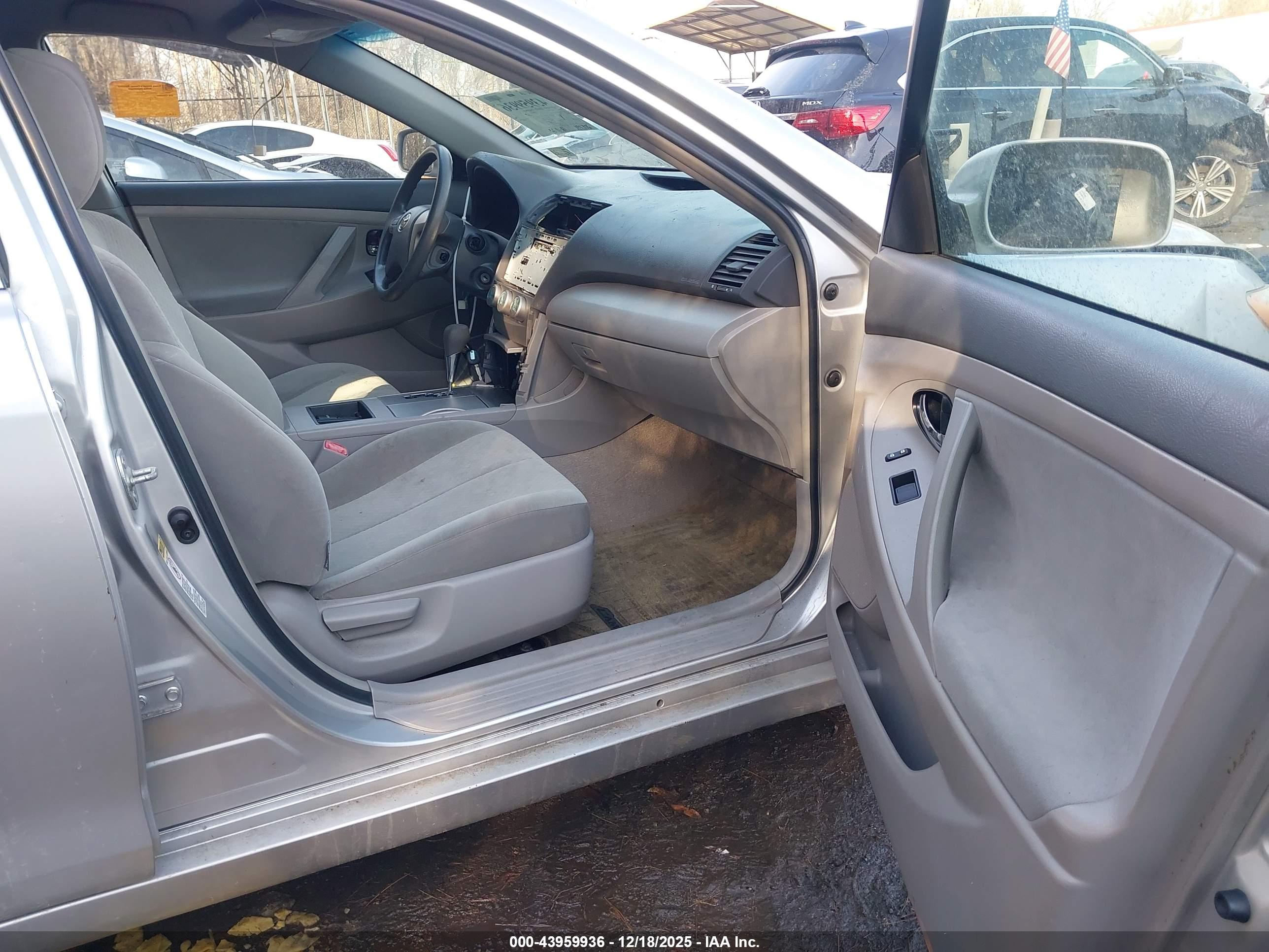 TOYOTA CAMRY image 5