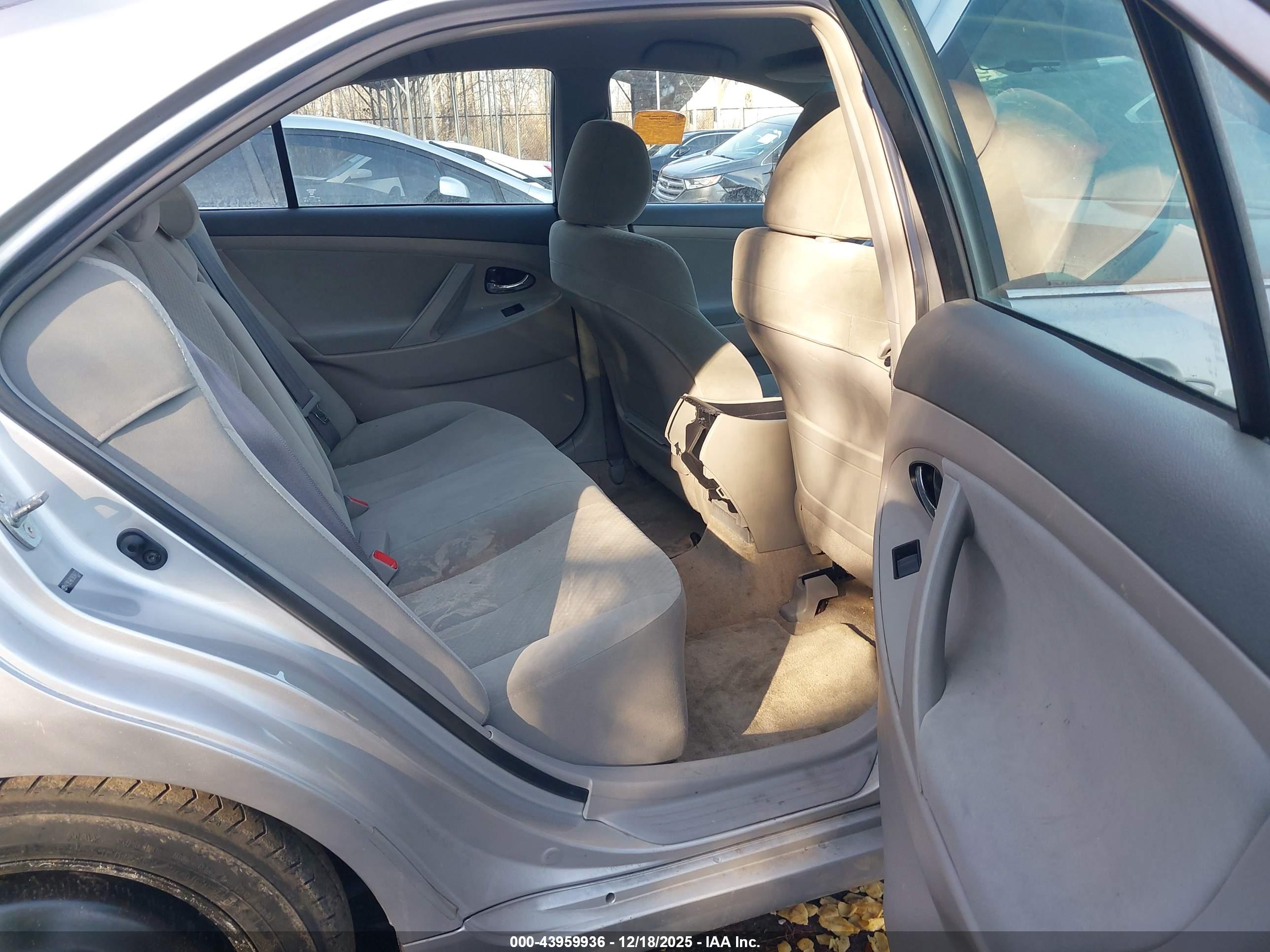 TOYOTA CAMRY image 8