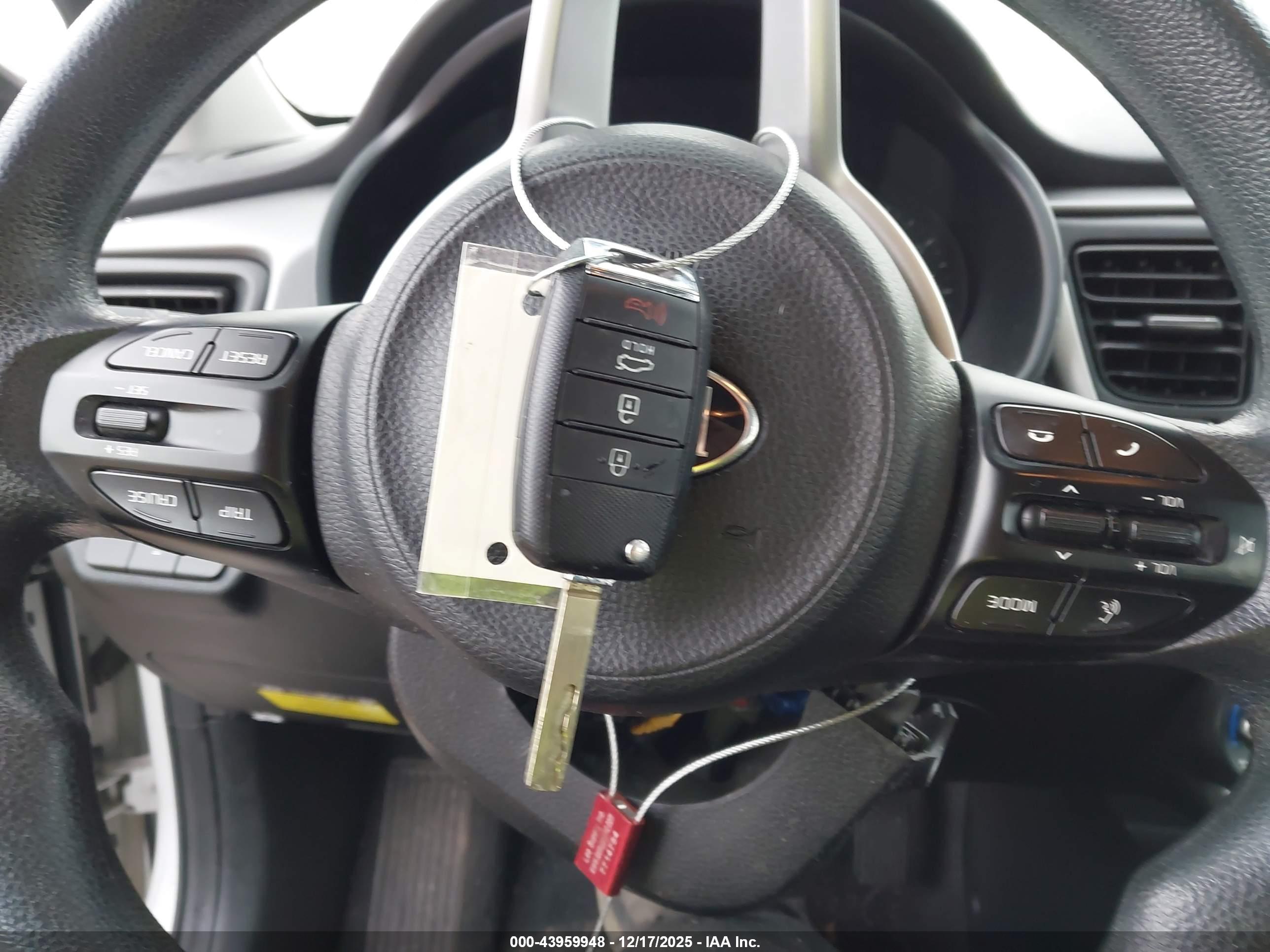KIA RIO image 11