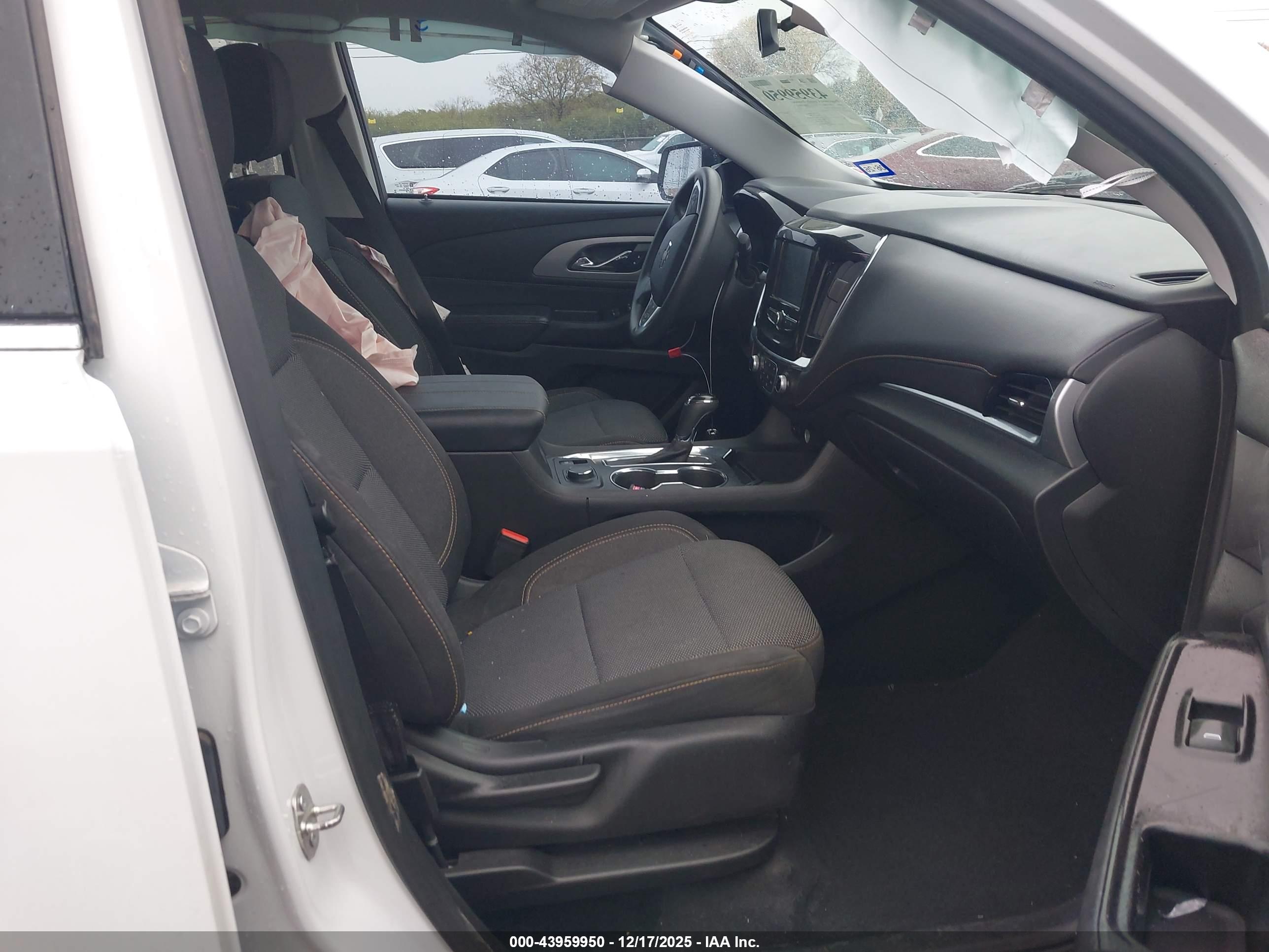 CHEVROLET TRAVERSE image 5