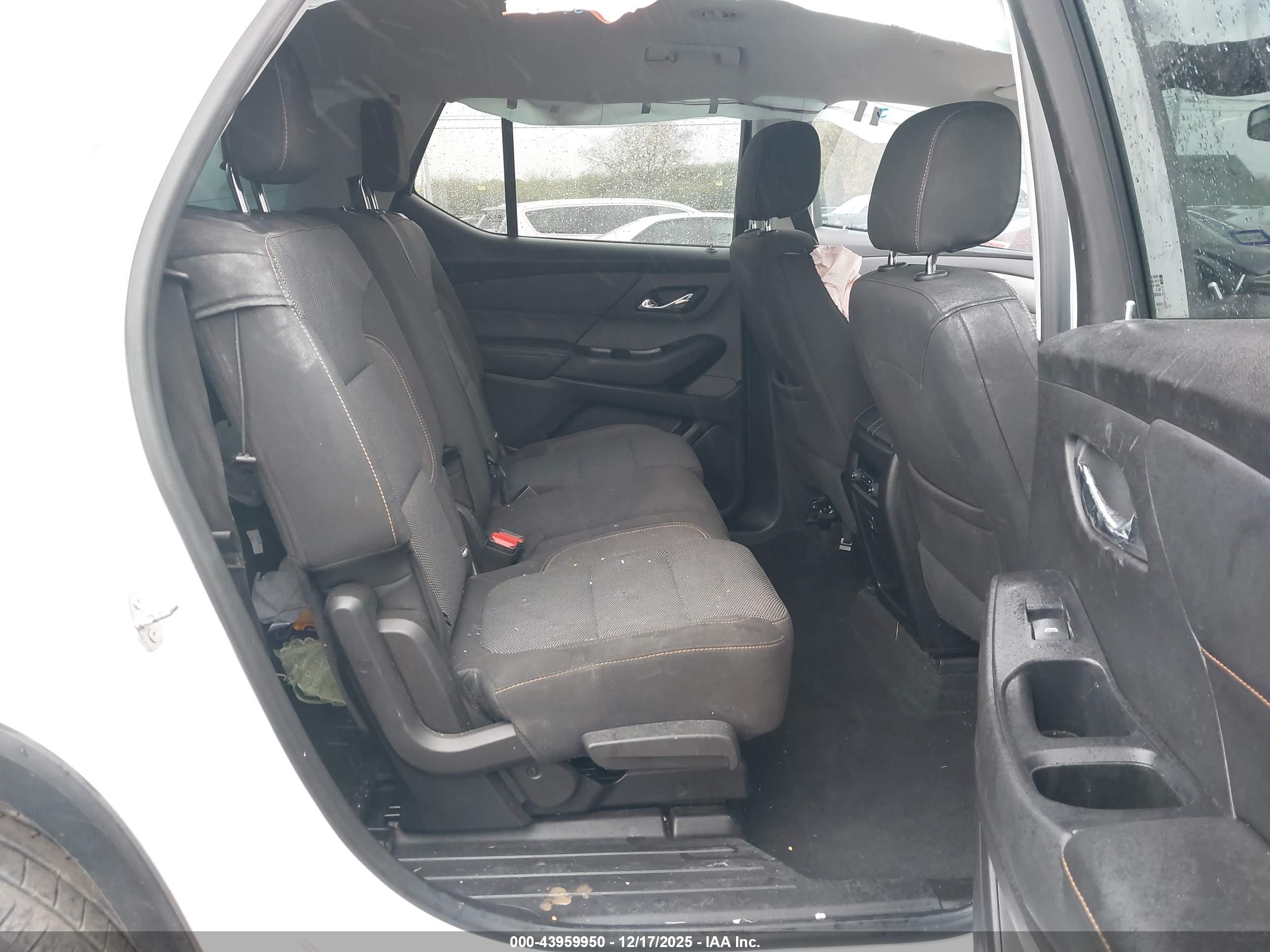 CHEVROLET TRAVERSE image 8