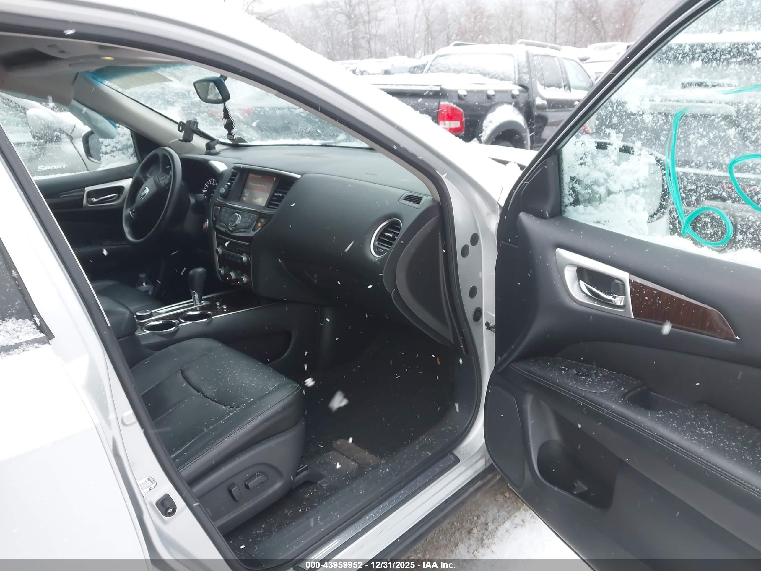 NISSAN PATHFINDER image 5