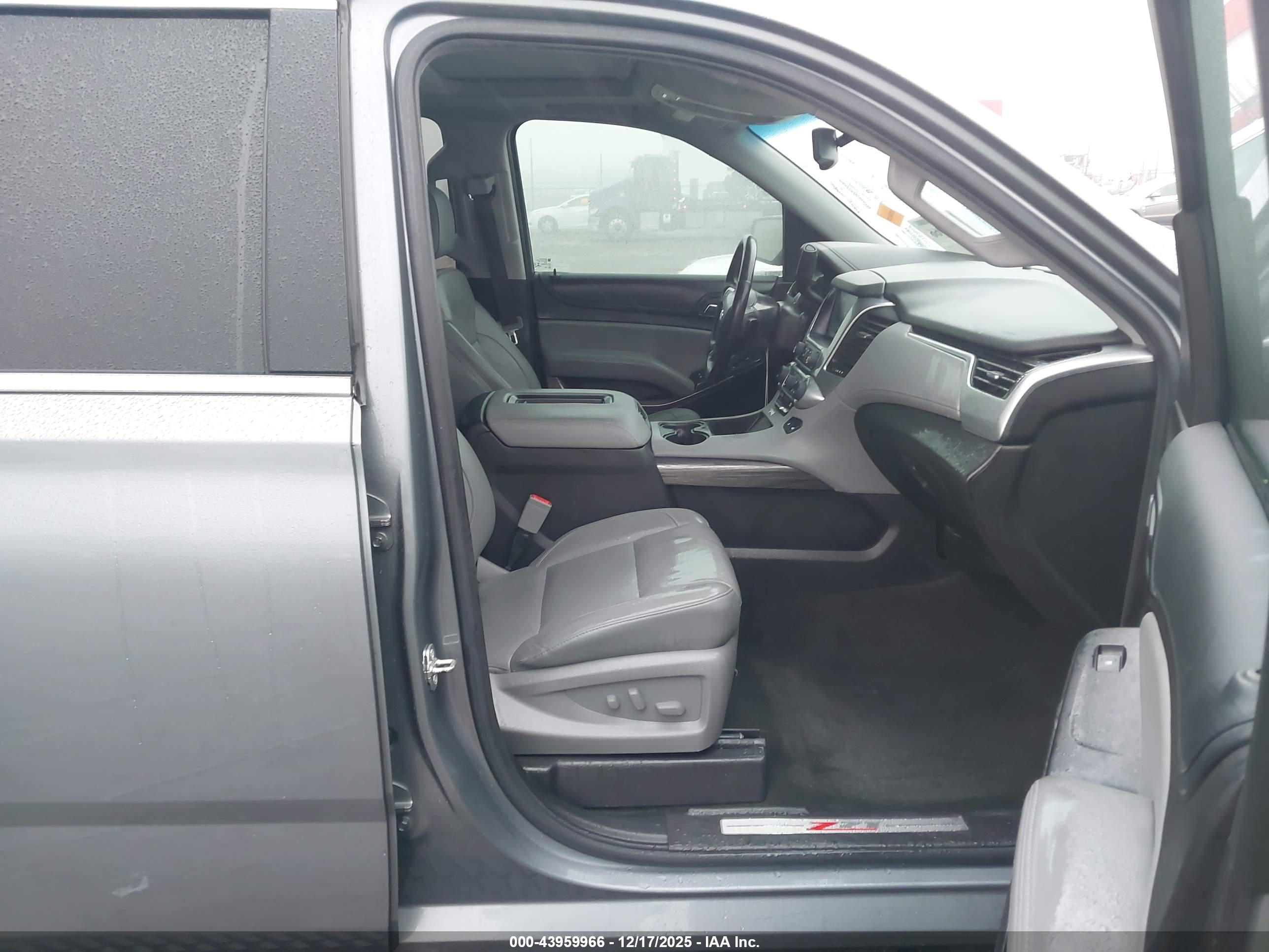 CHEVROLET TAHOE image 5