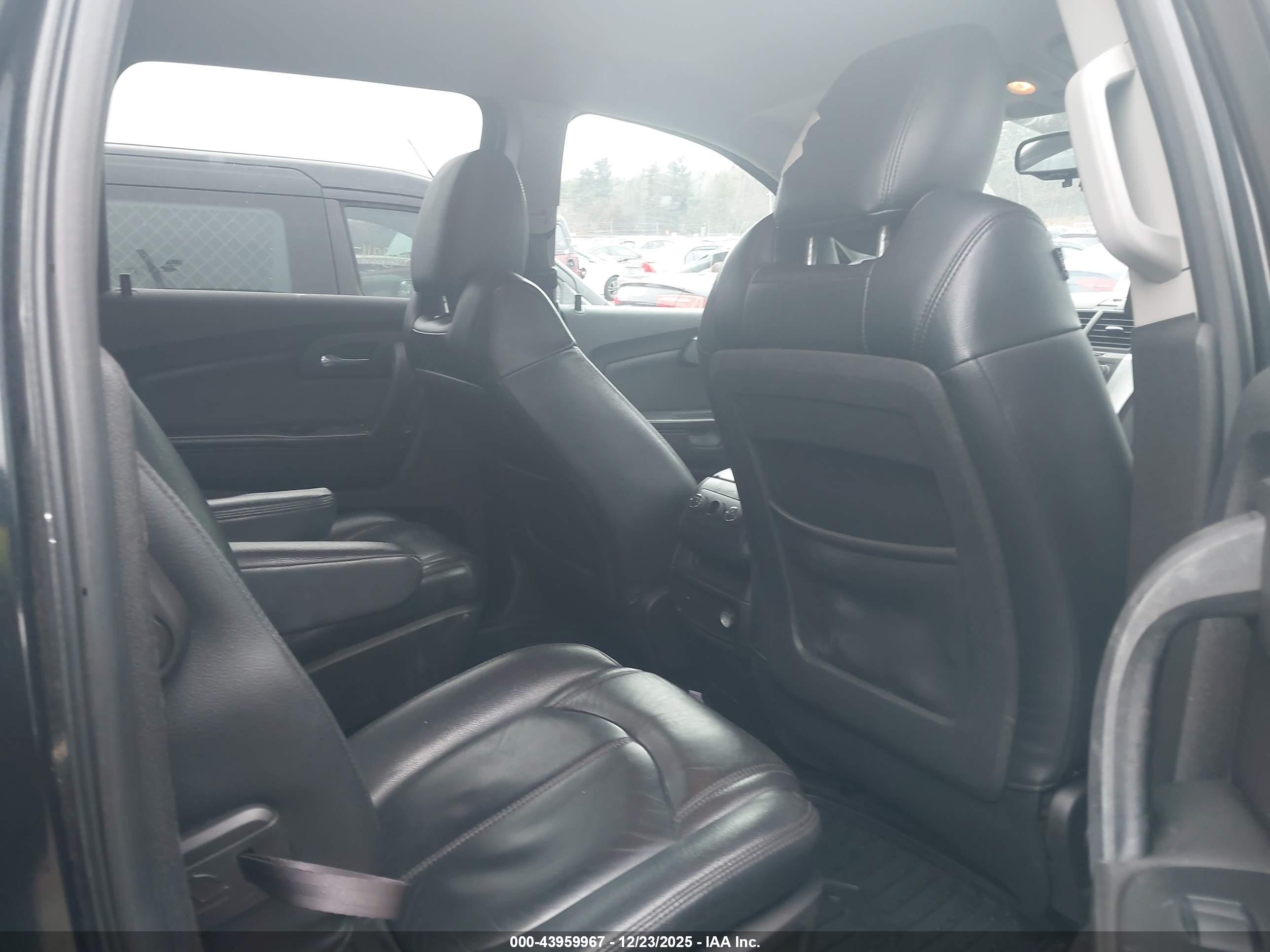 CHEVROLET TRAVERSE image 8