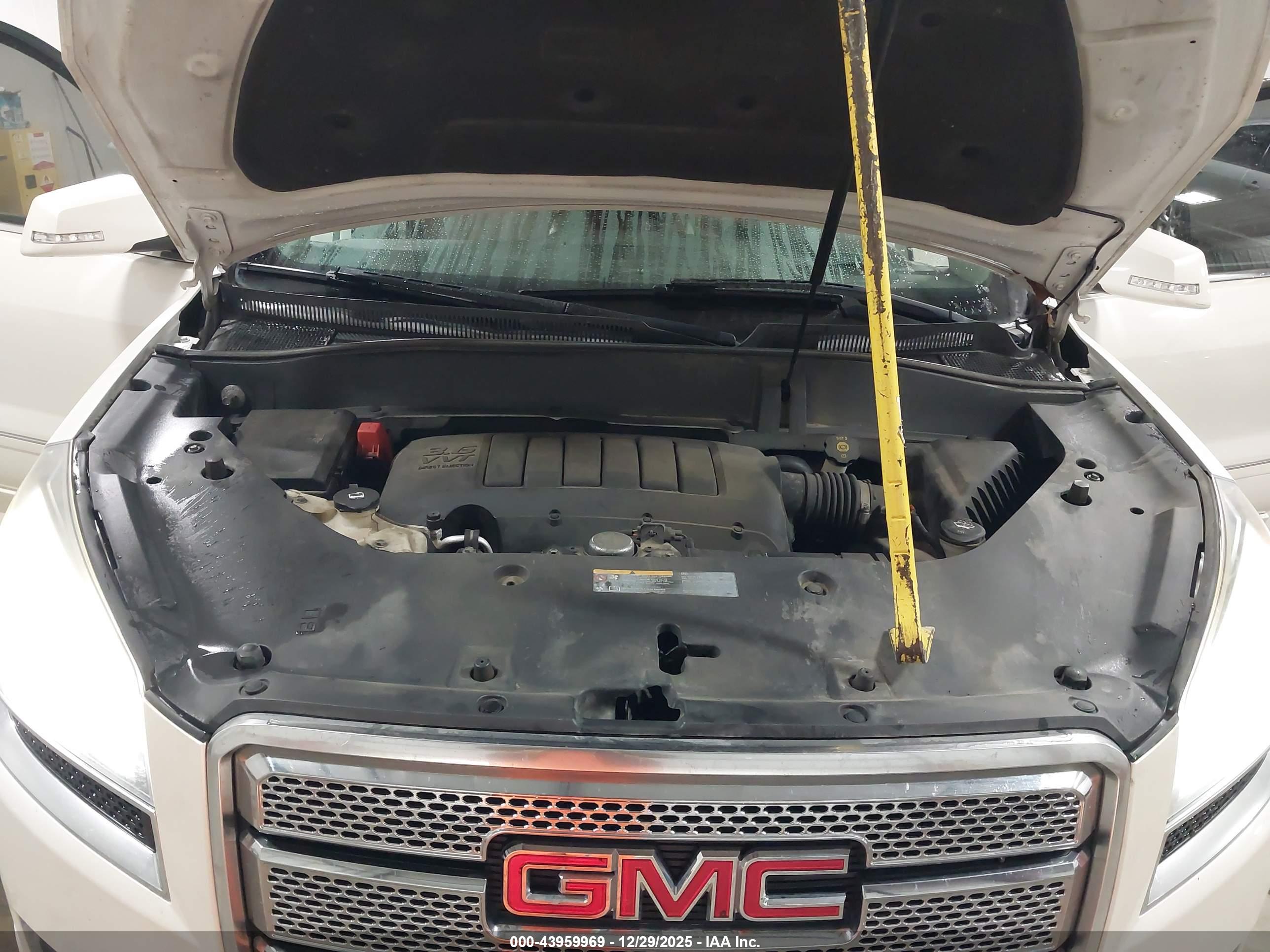 GMC ACADIA image 10