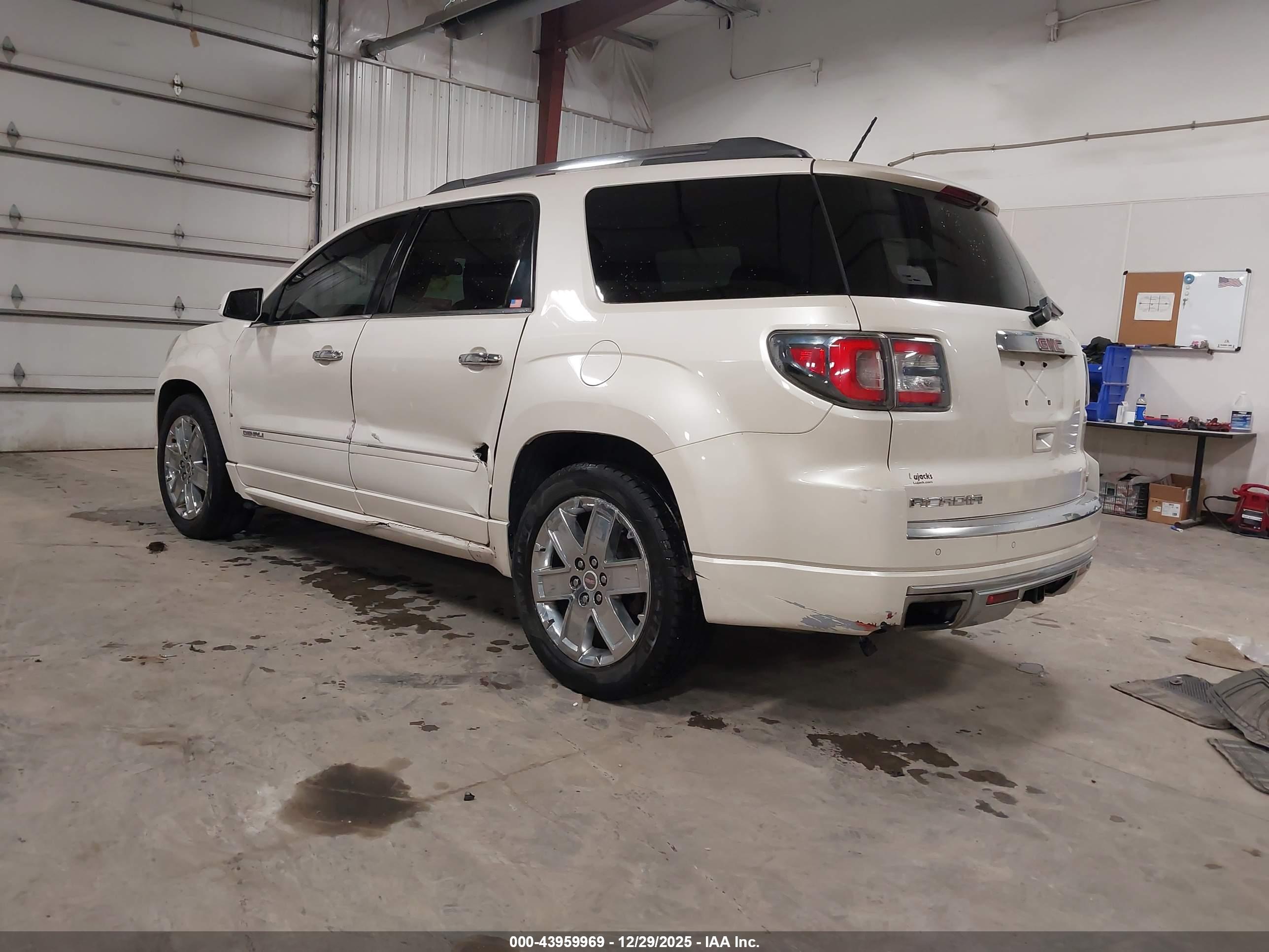 GMC ACADIA image 3