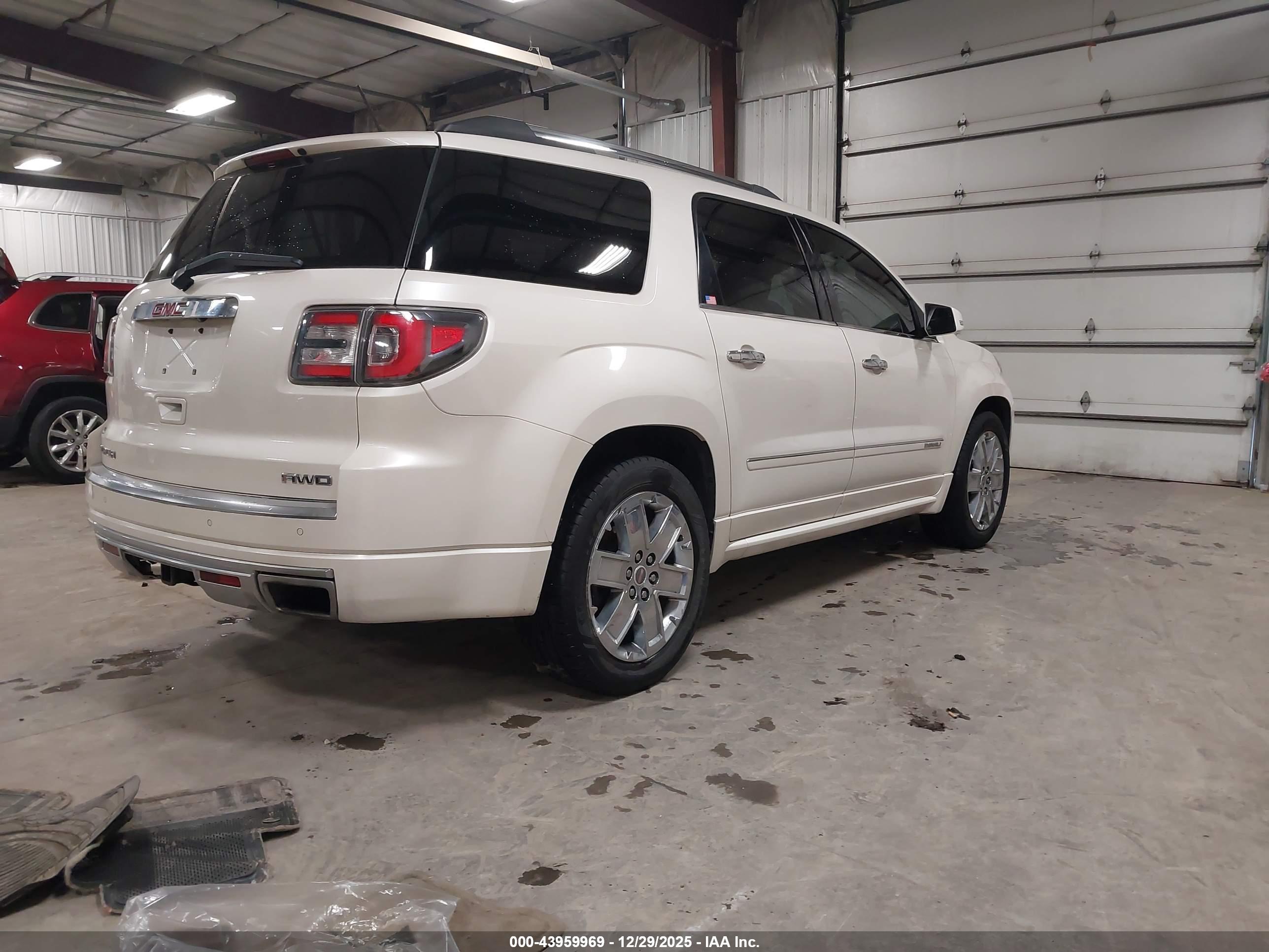 GMC ACADIA image 4