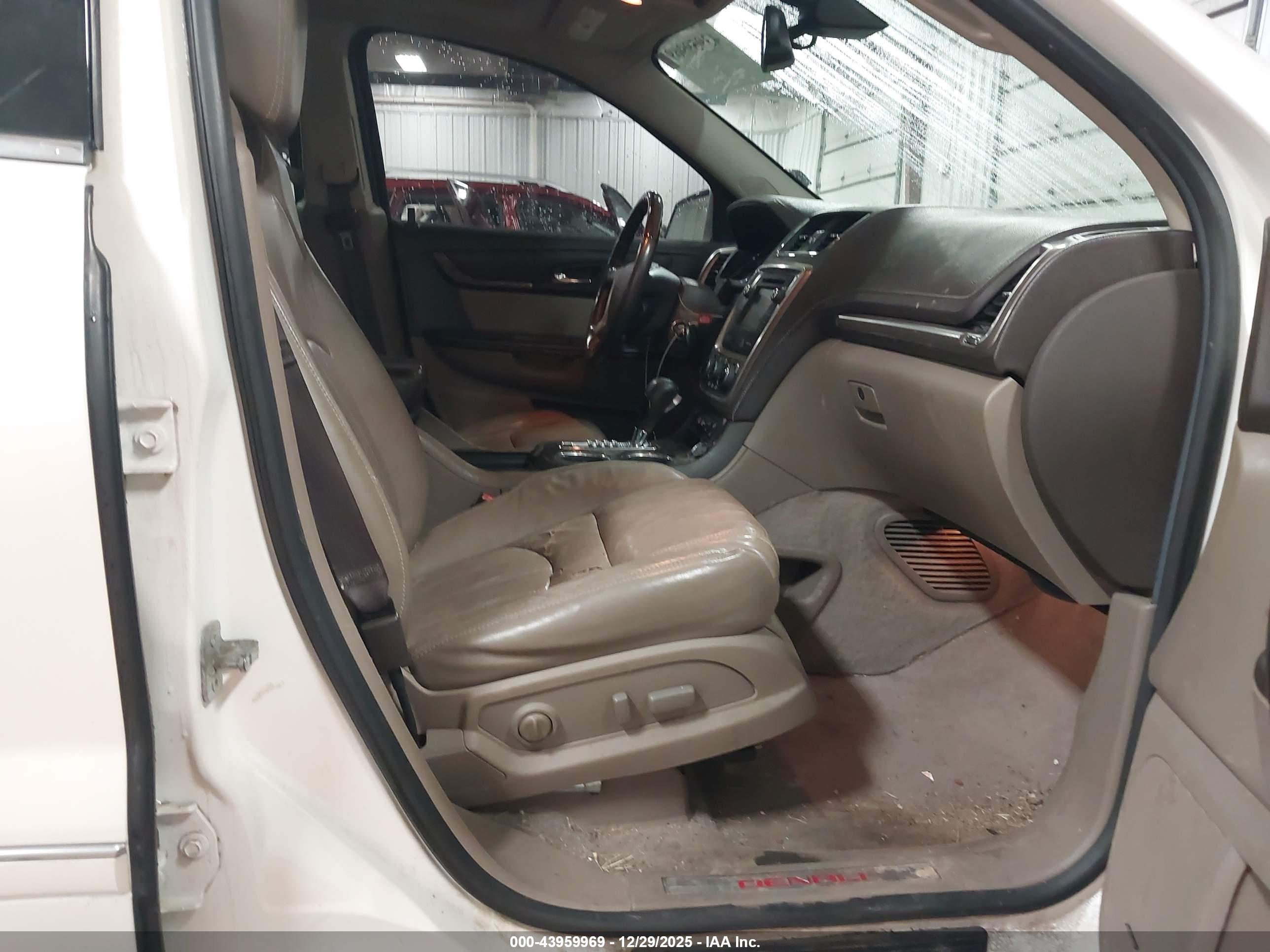 GMC ACADIA image 5