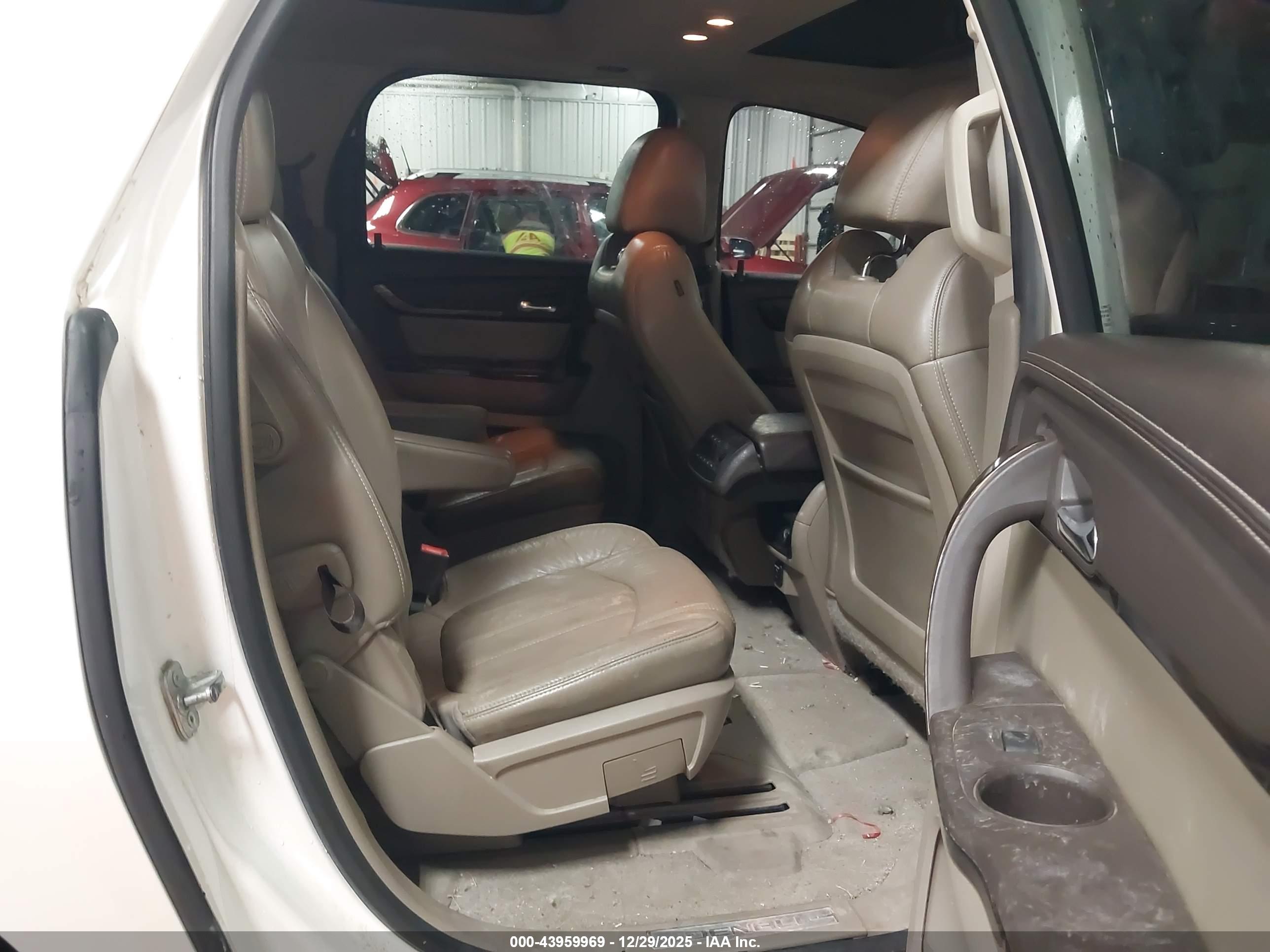 GMC ACADIA image 8